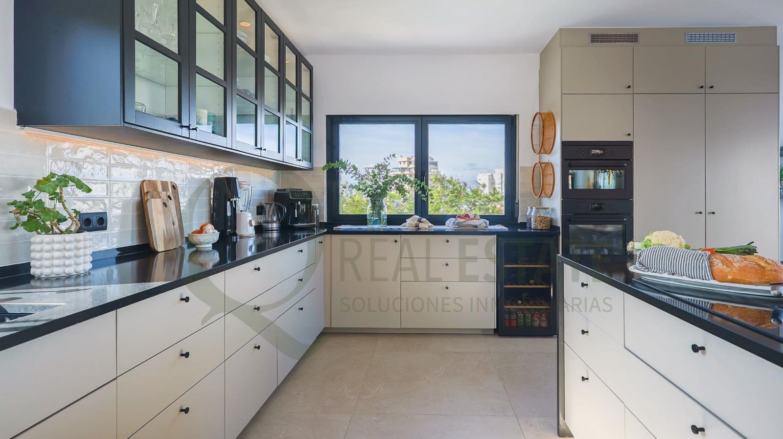 5 quarto Moradia para venda em Playa de San Juan com piscina garagem - 2 900 000 € (Ref: 9711995)