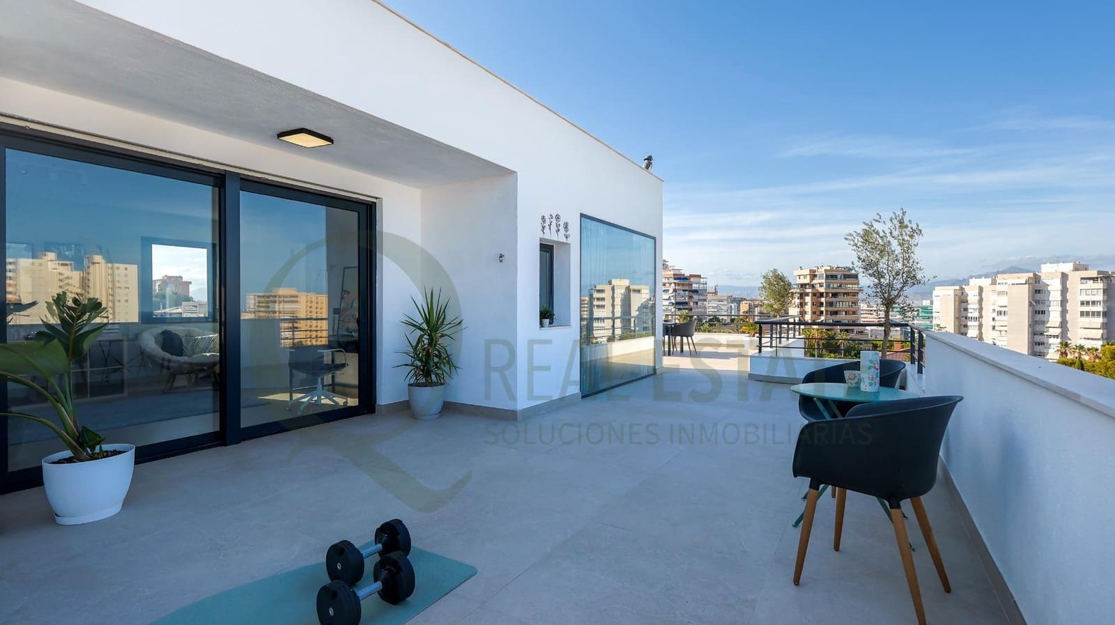 5 quarto Moradia para venda em Playa de San Juan com piscina garagem - 2 900 000 € (Ref: 9711995)