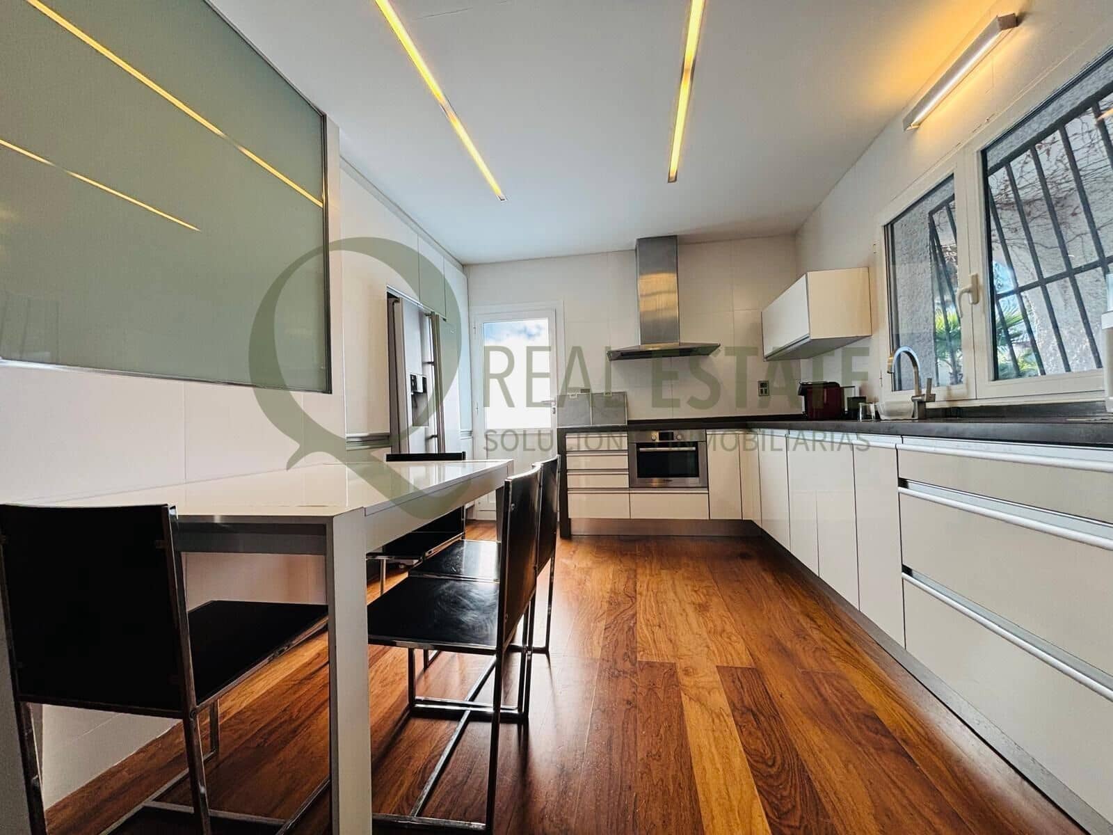 4 bedroom Villa for sale in Muchamiel / Mutxamel with pool garage - € 750,000 (Ref: 9719986)