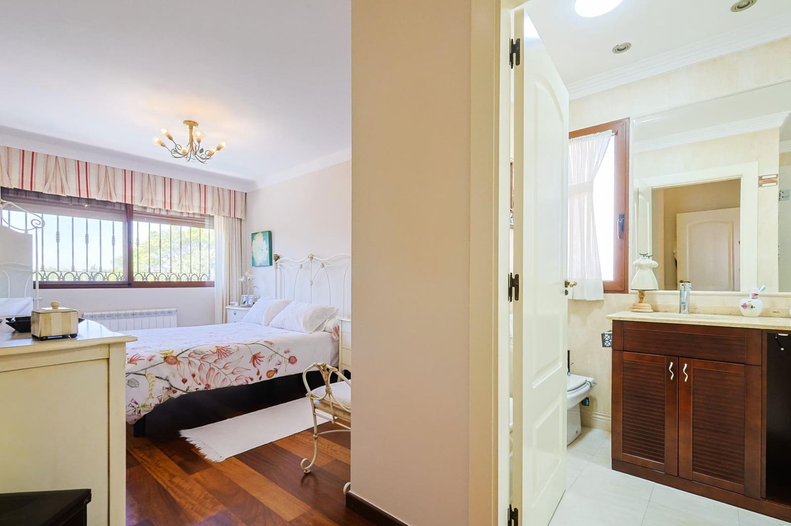 5 soveværelse Villa til salg i Alicante by med swimmingpool garage - € 1.250.000 (Ref: 9748079)