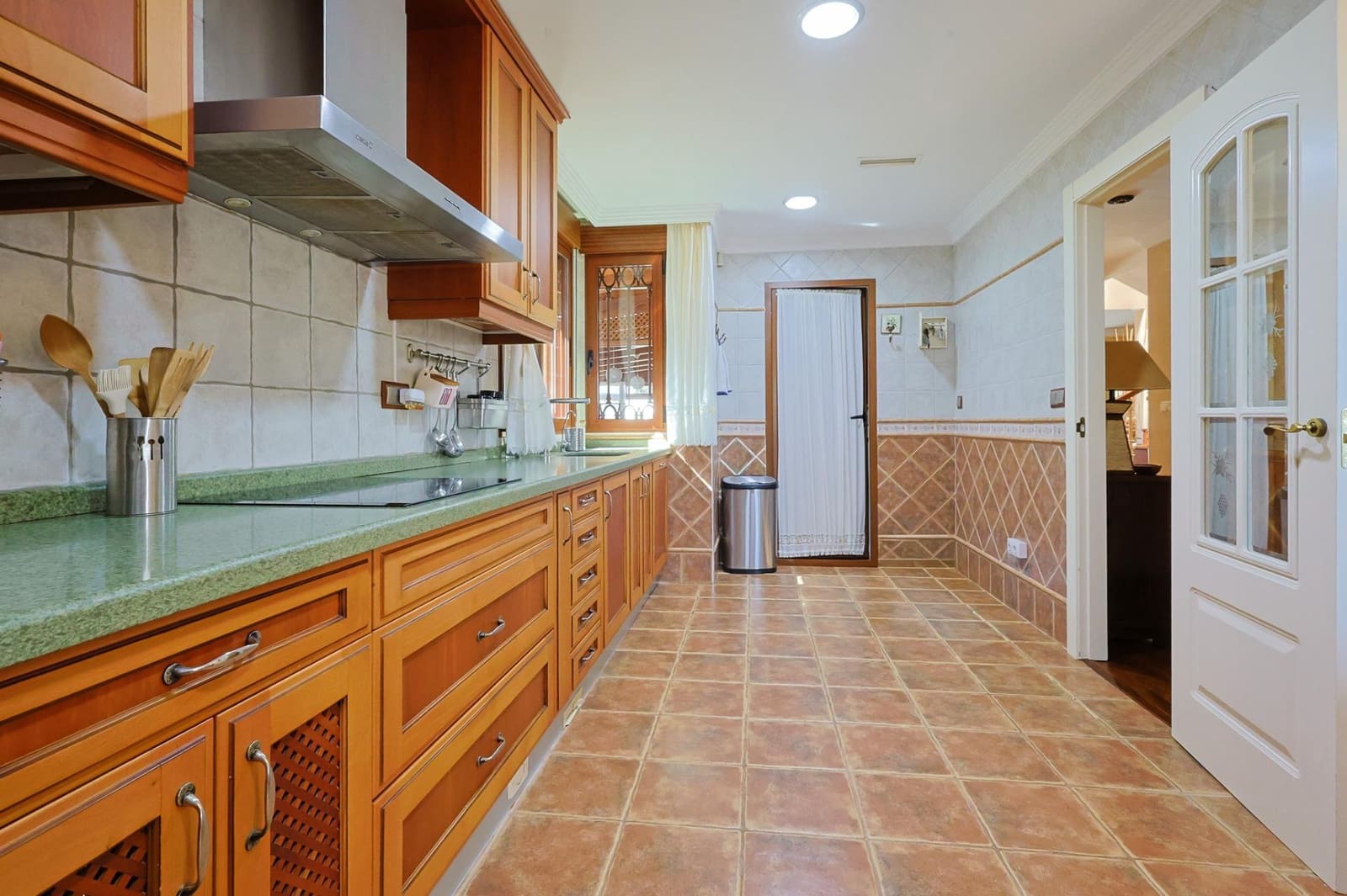 5 bedroom Villa for sale in Alicante / Alacant city with pool garage - € 1,250,000 (Ref: 9748079)