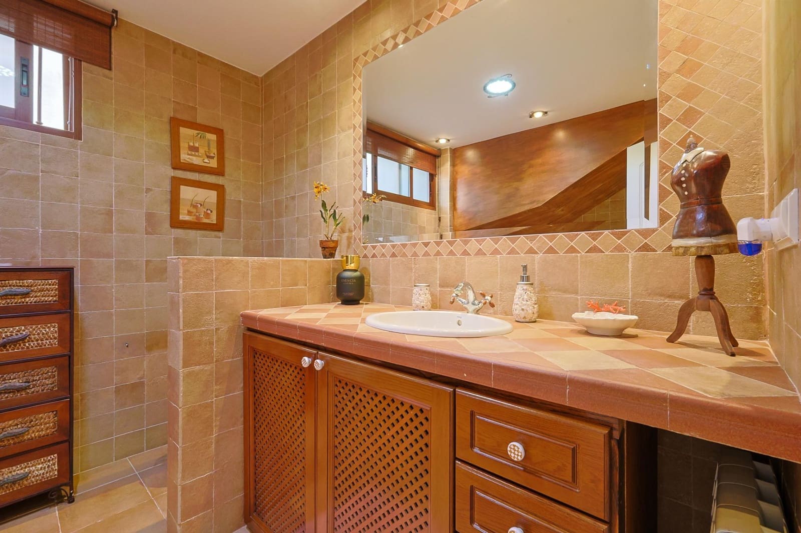 5 bedroom Villa for sale in Alicante / Alacant city with pool garage - € 1,250,000 (Ref: 9748079)