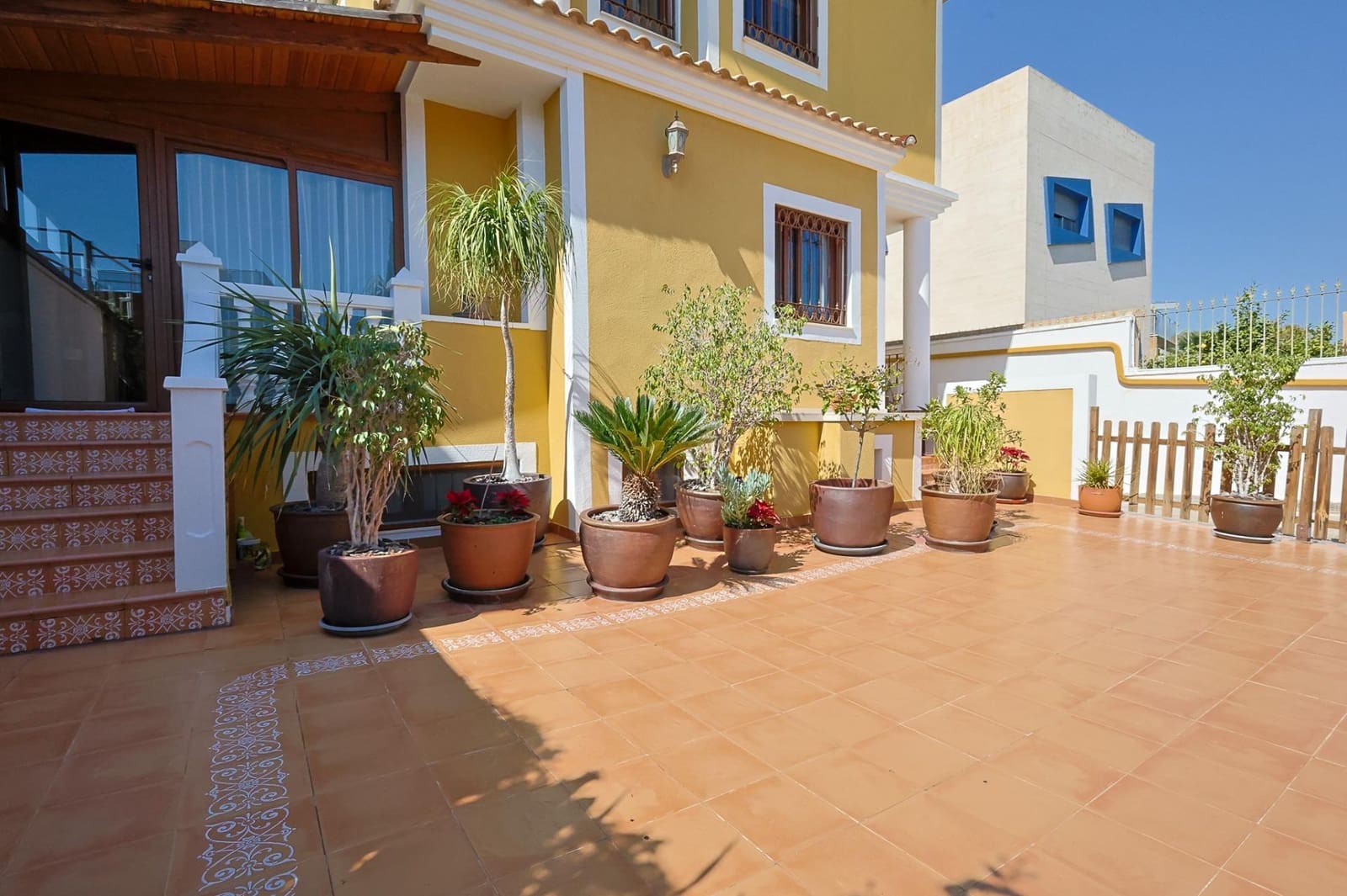 5 bedroom Villa for sale in Alicante / Alacant city with pool garage - € 1,250,000 (Ref: 9748079)