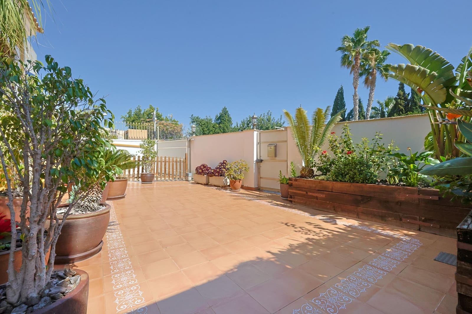 5 bedroom Villa for sale in Alicante / Alacant city with pool garage - € 1,250,000 (Ref: 9748079)