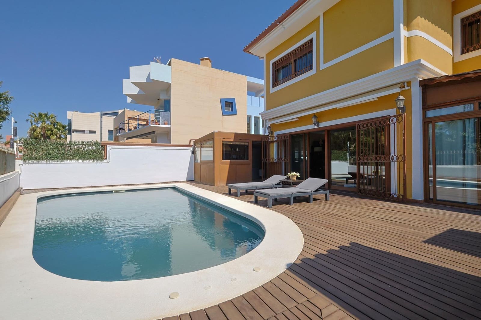 5 bedroom Villa for sale in Alicante / Alacant city with pool garage - € 1,250,000 (Ref: 9748079)