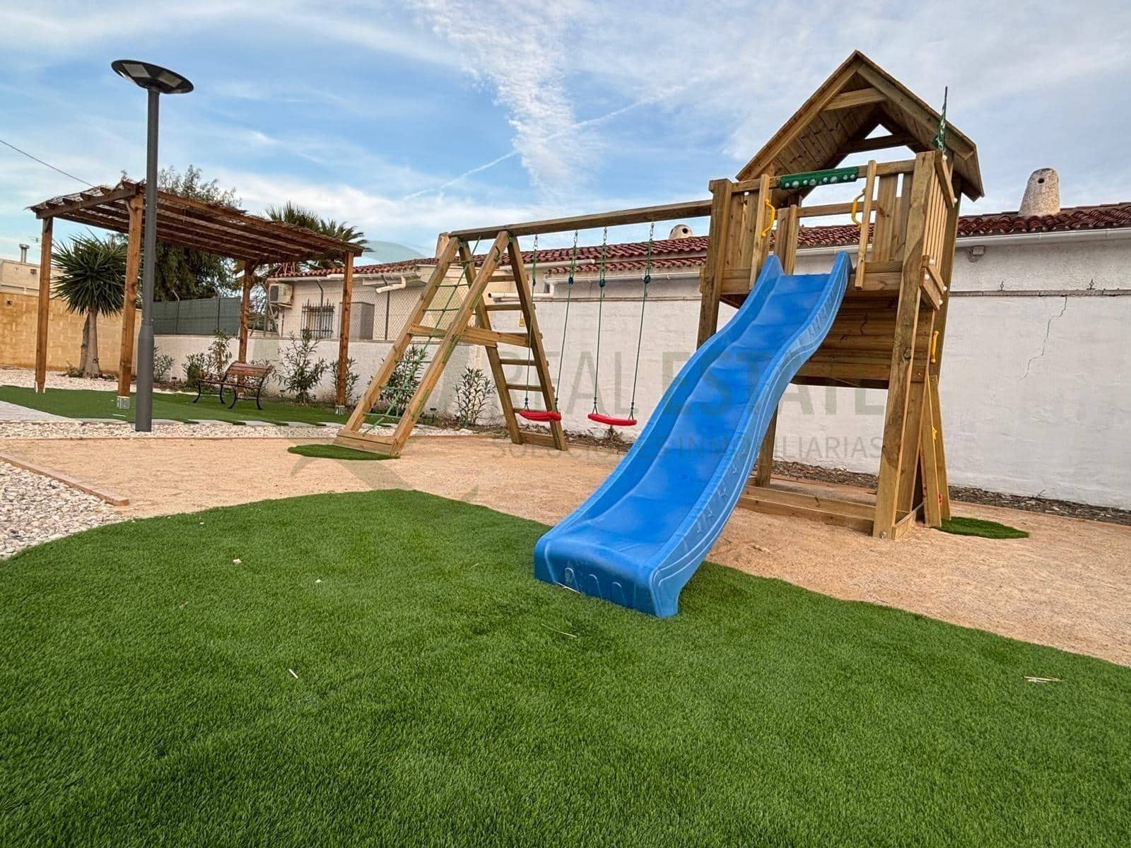 4 soveværelse Villa til salg i Playa de Muchavista med swimmingpool garage - € 695.000 (Ref: 9788421)