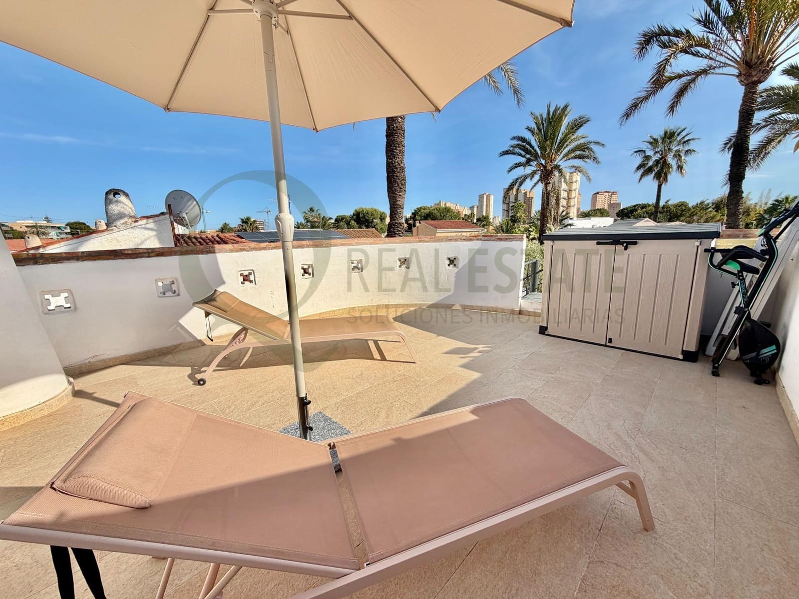 4 soveværelse Villa til salg i Playa de Muchavista med swimmingpool garage - € 695.000 (Ref: 9788421)