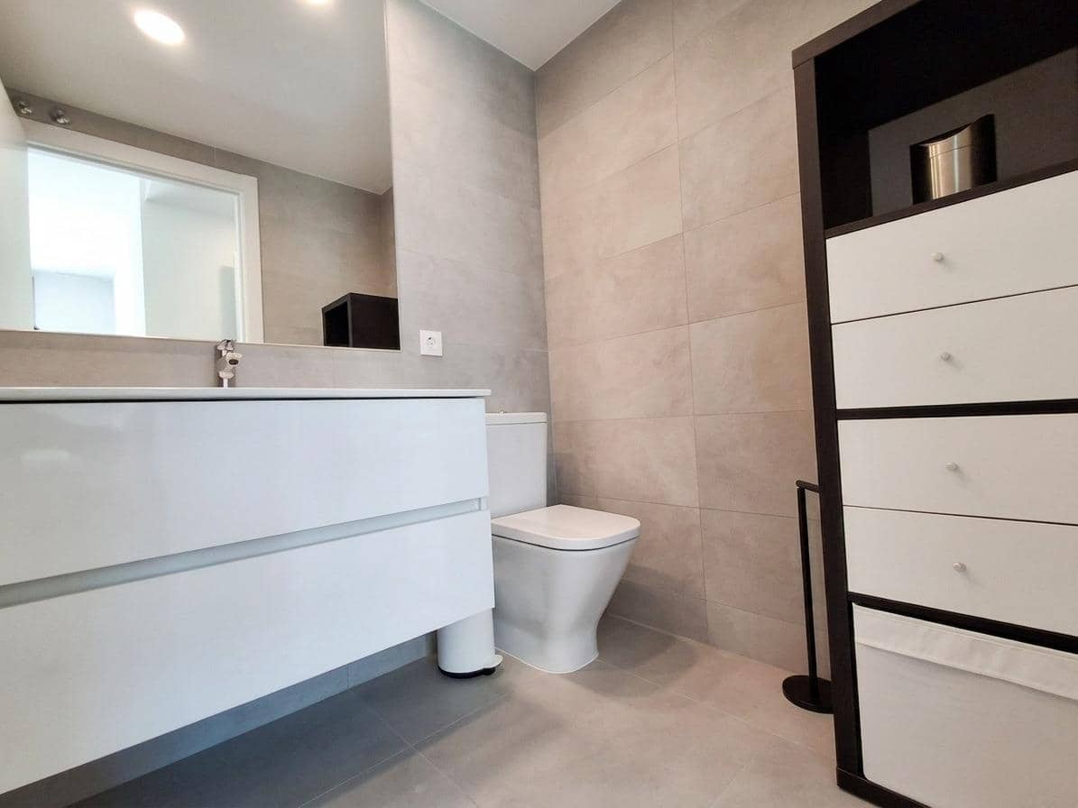 3 slaapkamer Flat te huur in Alicante stad met zwembad garage - € 2.150 (Ref: 9797143)