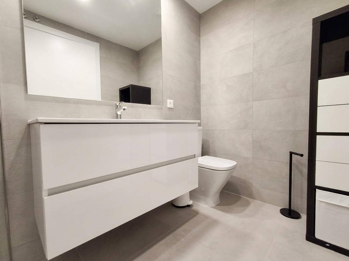 3 slaapkamer Flat te huur in Alicante stad met zwembad garage - € 2.150 (Ref: 9797143)