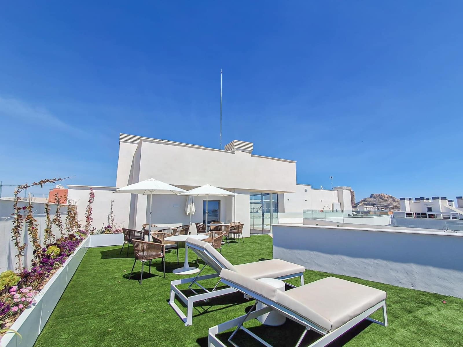 3 slaapkamer Flat te huur in Alicante stad met zwembad garage - € 2.150 (Ref: 9797143)