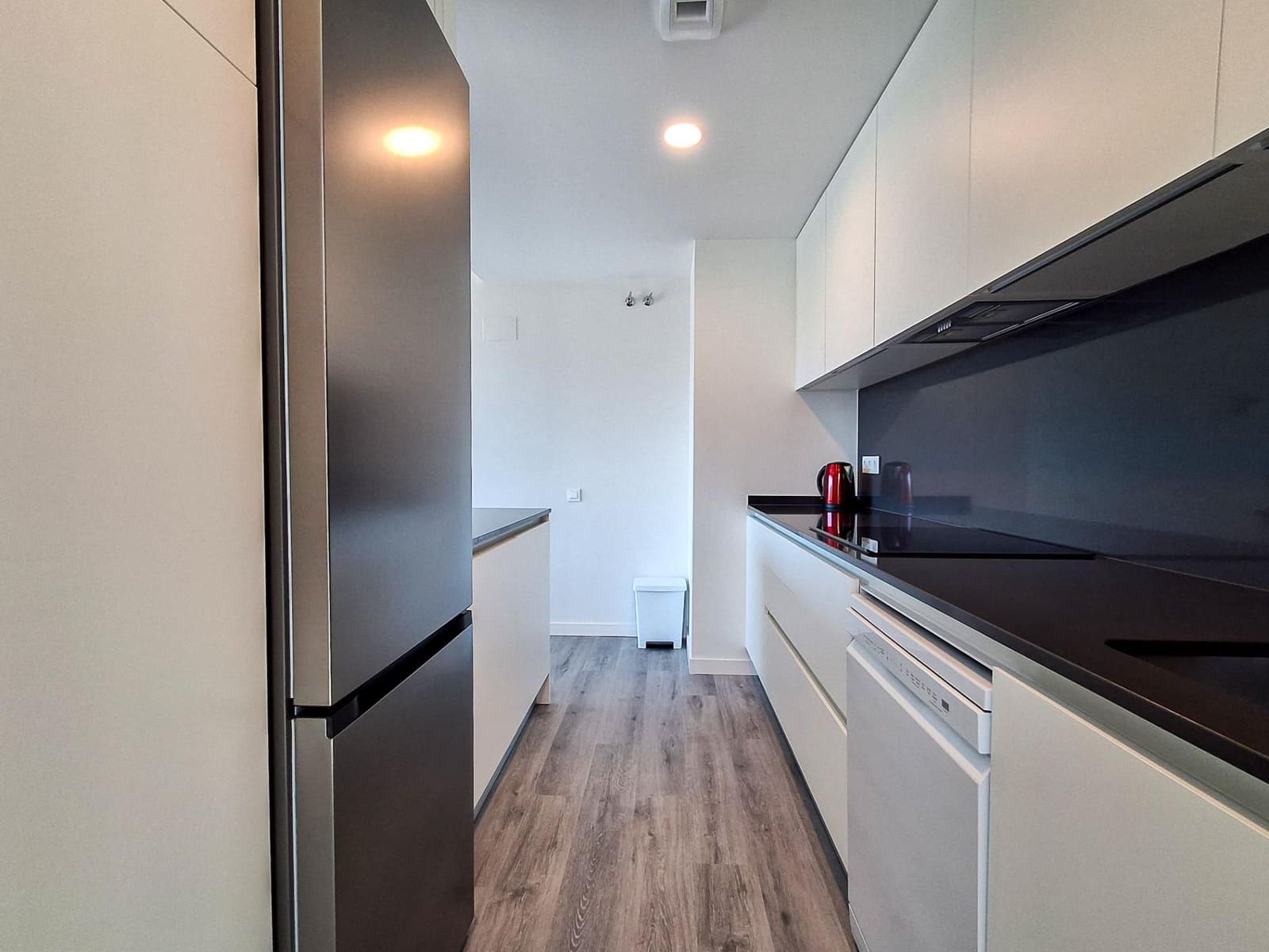 3 slaapkamer Flat te huur in Alicante stad met zwembad garage - € 2.150 (Ref: 9797143)