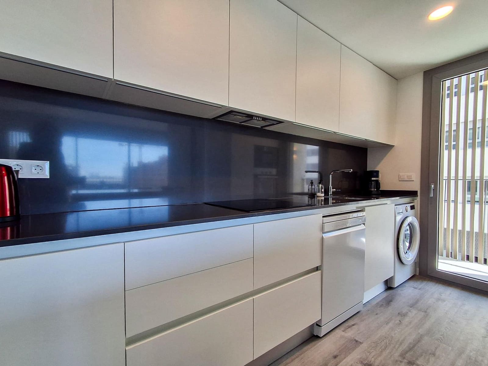 3 slaapkamer Flat te huur in Alicante stad met zwembad garage - € 2.150 (Ref: 9797143)