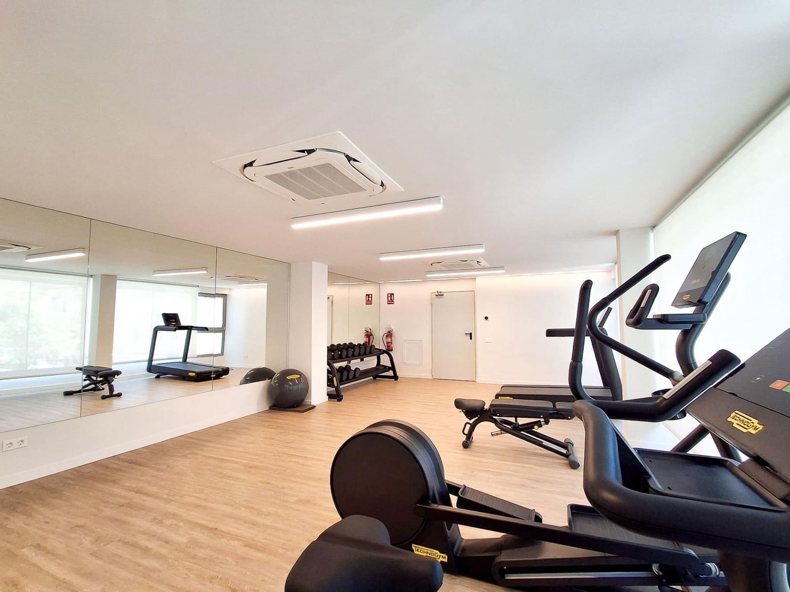 3 slaapkamer Flat te huur in Alicante stad met zwembad garage - € 2.150 (Ref: 9797143)