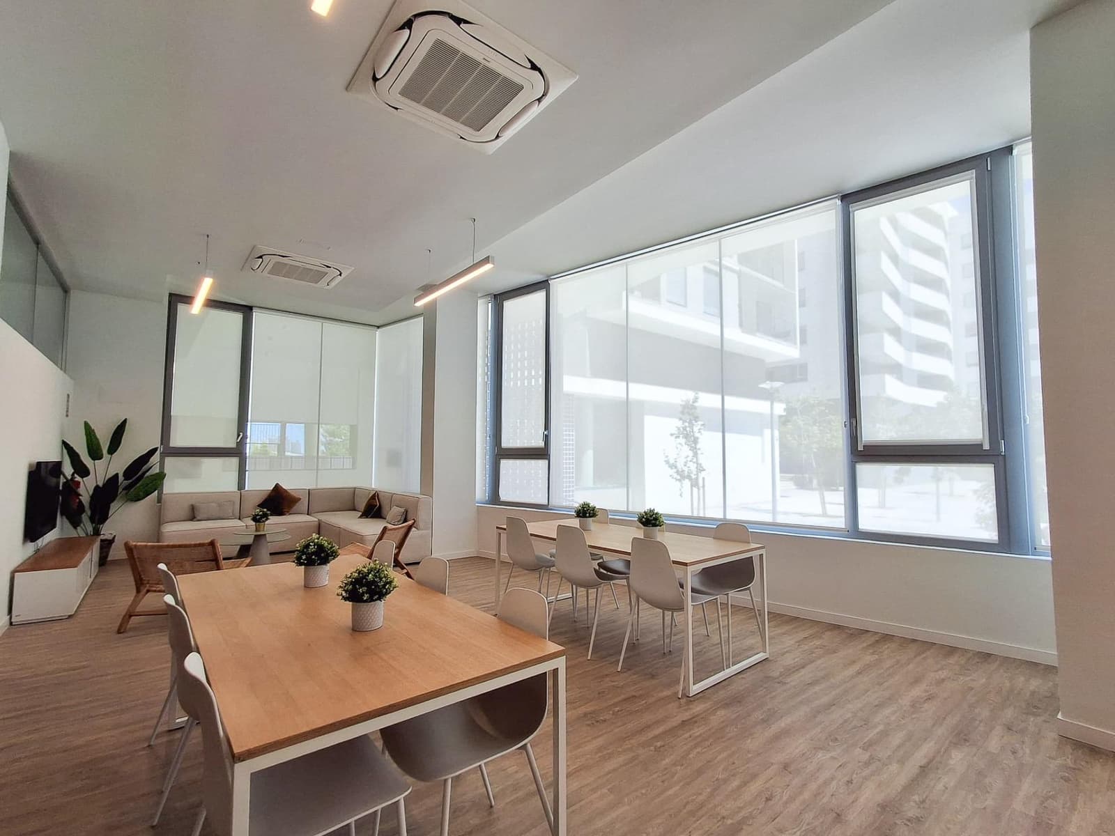 3 slaapkamer Flat te huur in Alicante stad met zwembad garage - € 2.150 (Ref: 9797143)