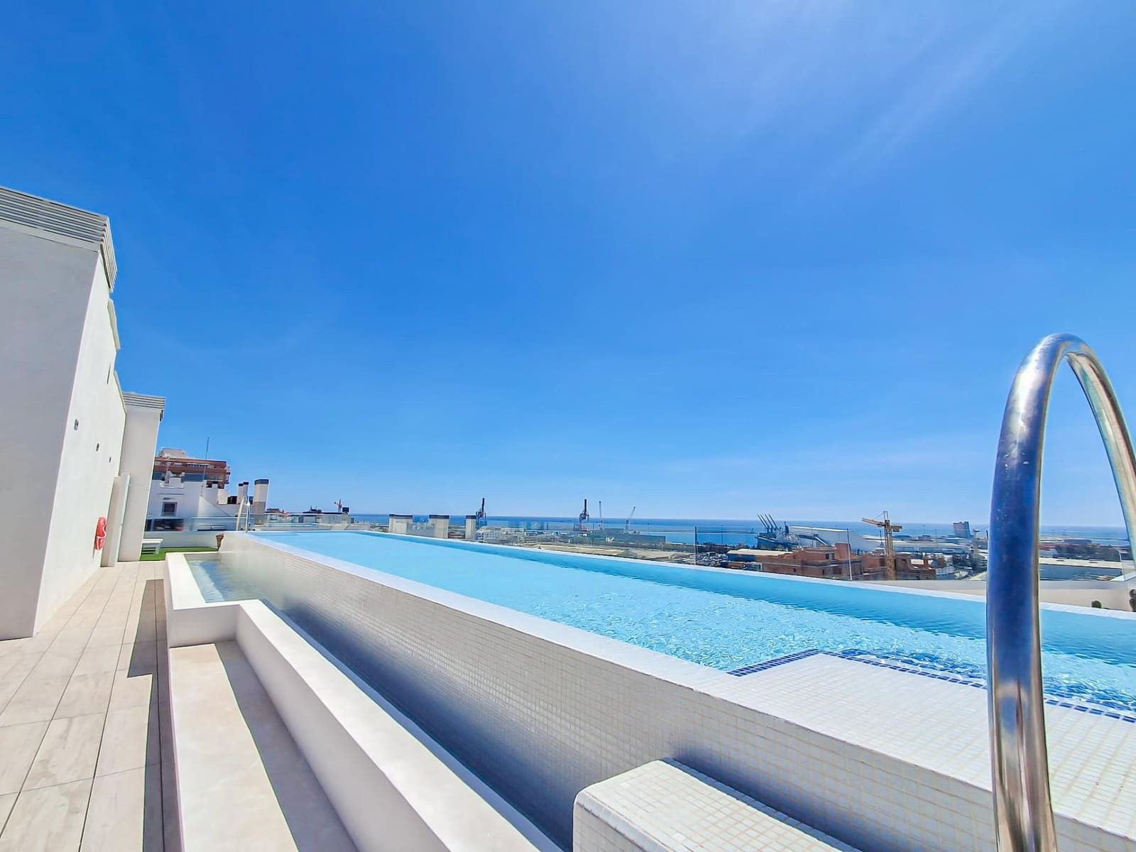 3 slaapkamer Flat te huur in Alicante stad met zwembad garage - € 2.150 (Ref: 9797143)