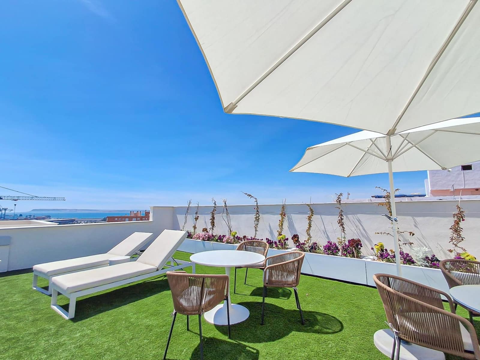 3 slaapkamer Flat te huur in Alicante stad met zwembad garage - € 2.150 (Ref: 9797143)