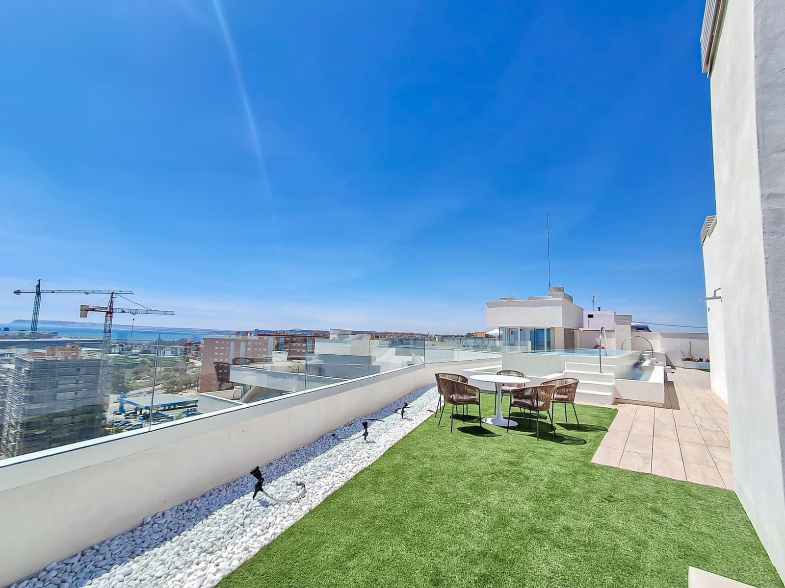 3 slaapkamer Flat te huur in Alicante stad met zwembad garage - € 2.150 (Ref: 9797143)