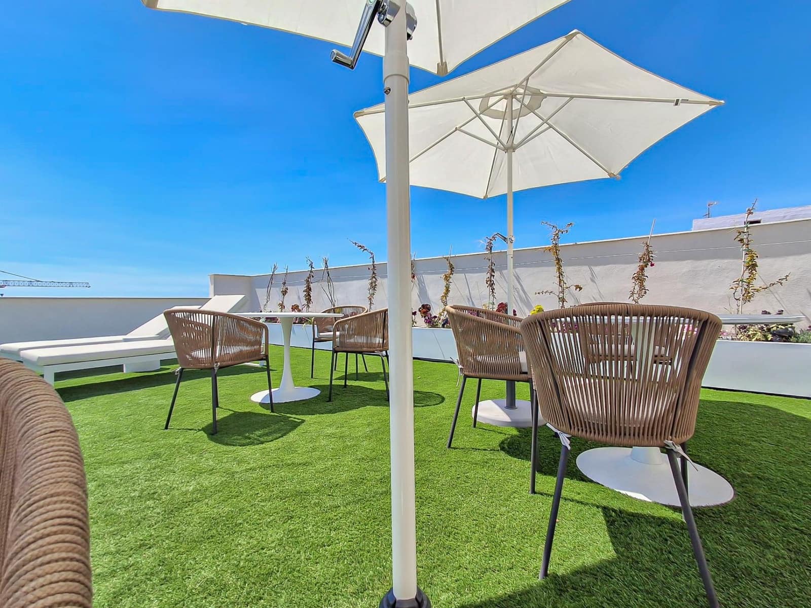 3 slaapkamer Flat te huur in Alicante stad met zwembad garage - € 2.150 (Ref: 9797143)