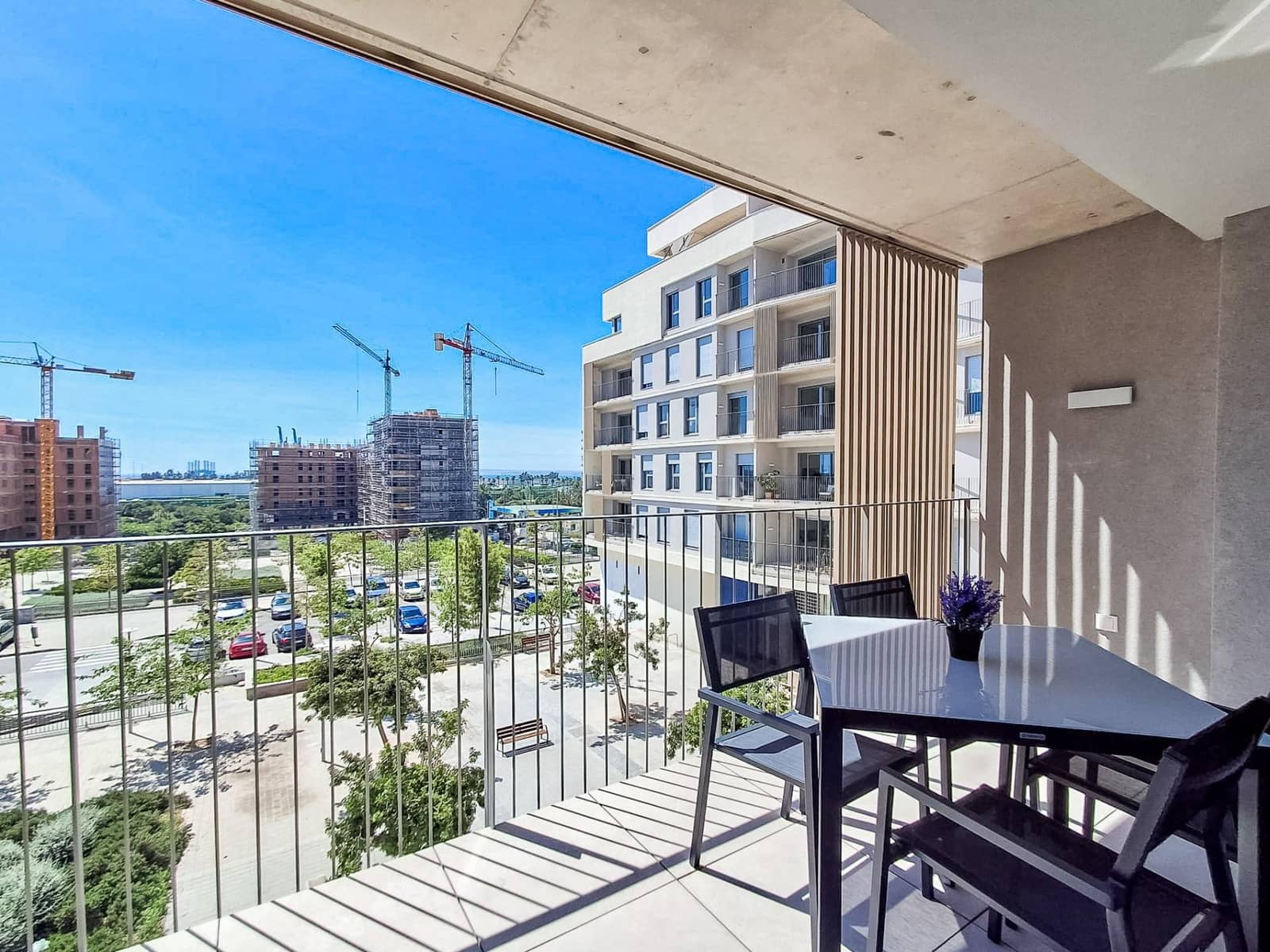 3 slaapkamer Flat te huur in Alicante stad met zwembad garage - € 2.150 (Ref: 9797143)