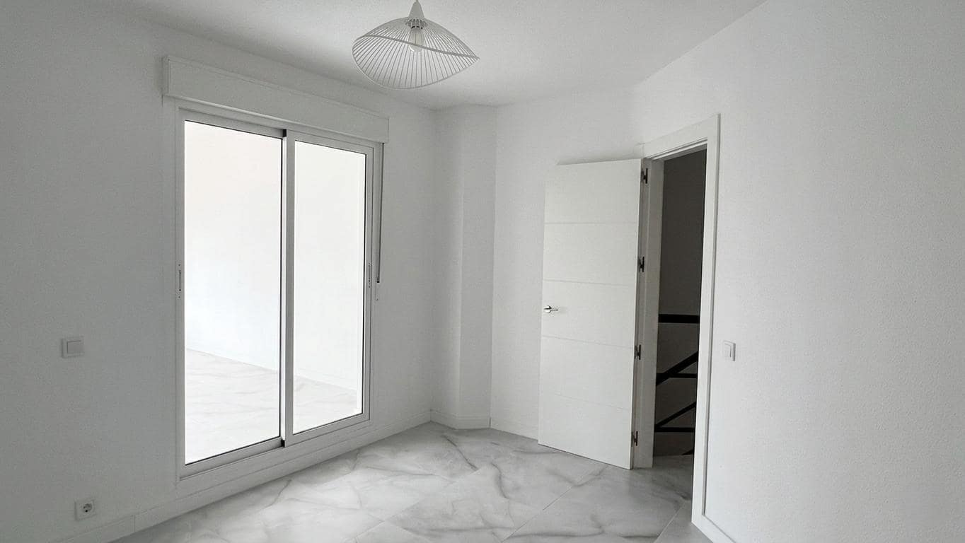 3 sovrum Bungalow att hyra i Playa de San Juan med pool garage - 1 850 € (Ref: 9799287)