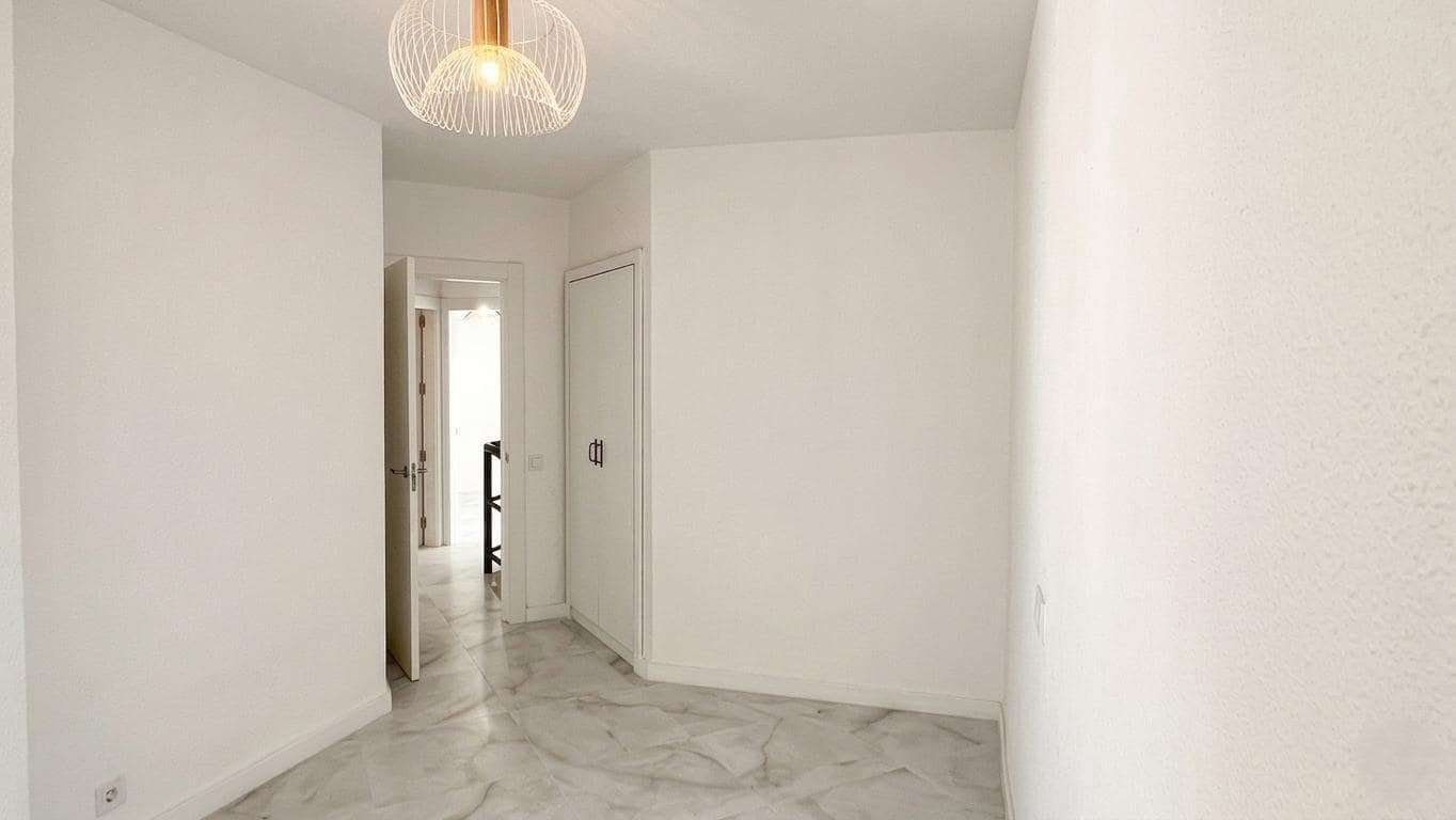 3 sovrum Bungalow att hyra i Playa de San Juan med pool garage - 1 850 € (Ref: 9799287)