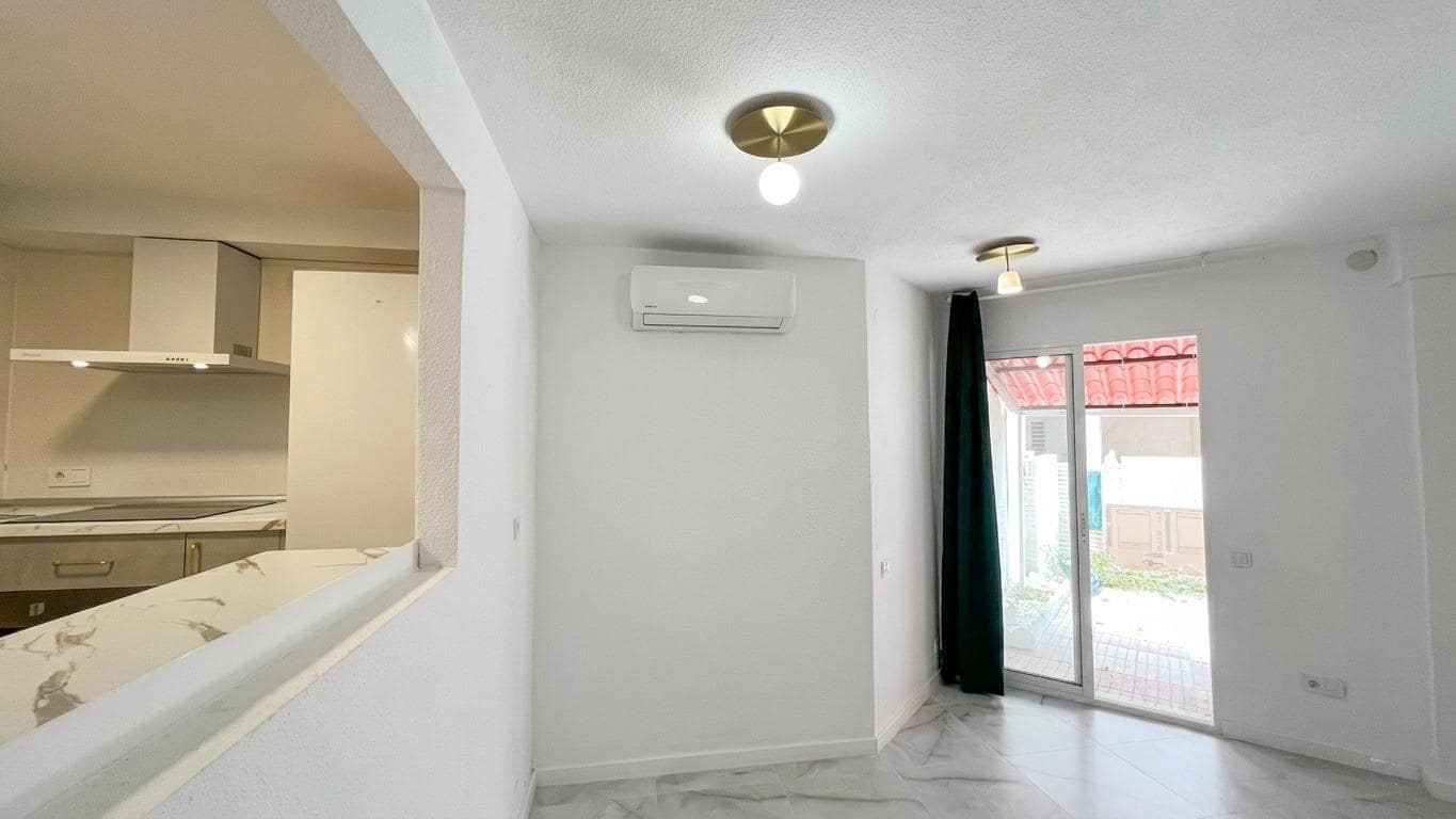 3 sovrum Bungalow att hyra i Playa de San Juan med pool garage - 1 850 € (Ref: 9799287)