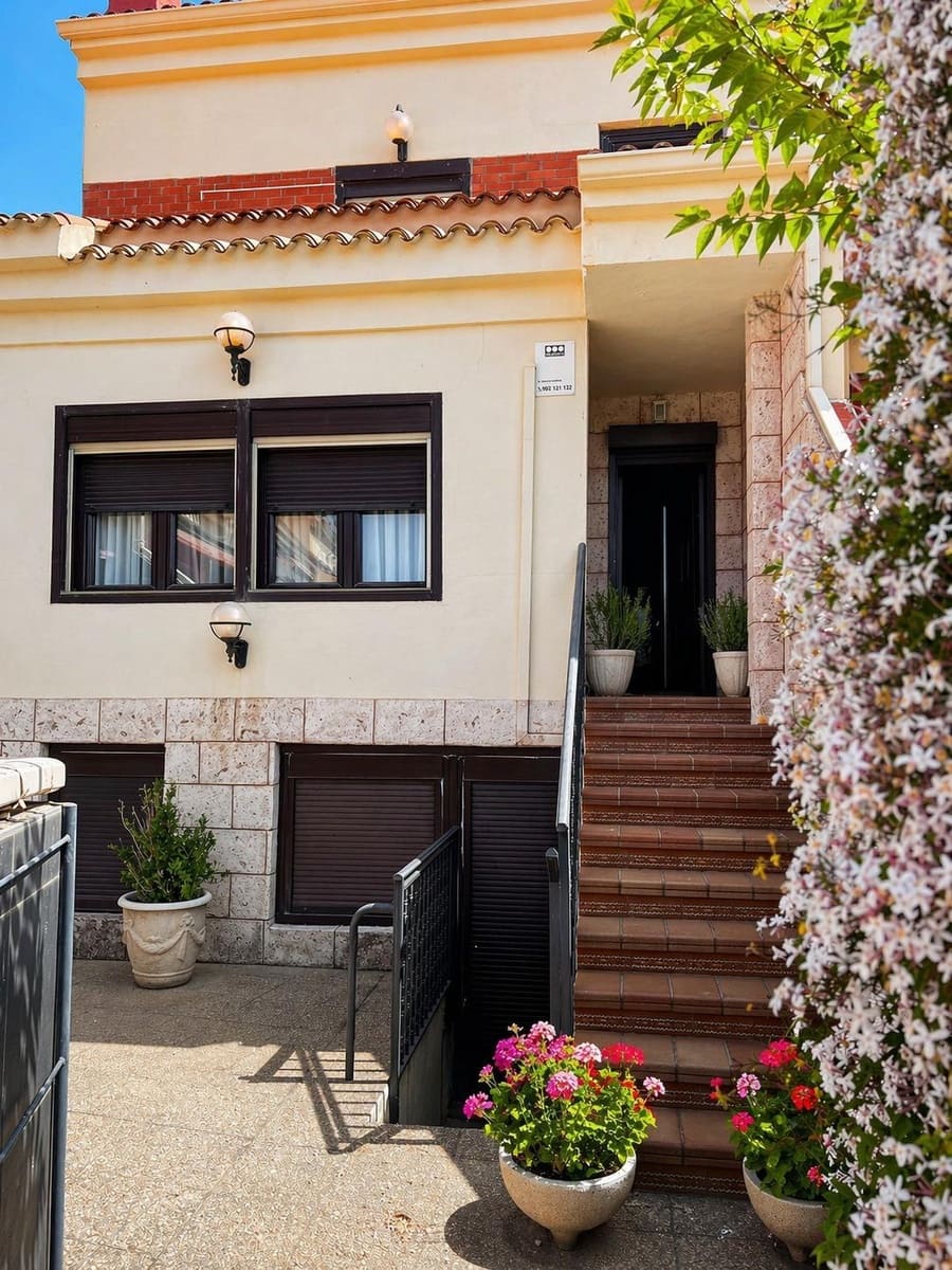 4 Zimmer Bungalow zu verkaufen in Villena mit Pool Garage - 388.000 € (Ref: 9799288)