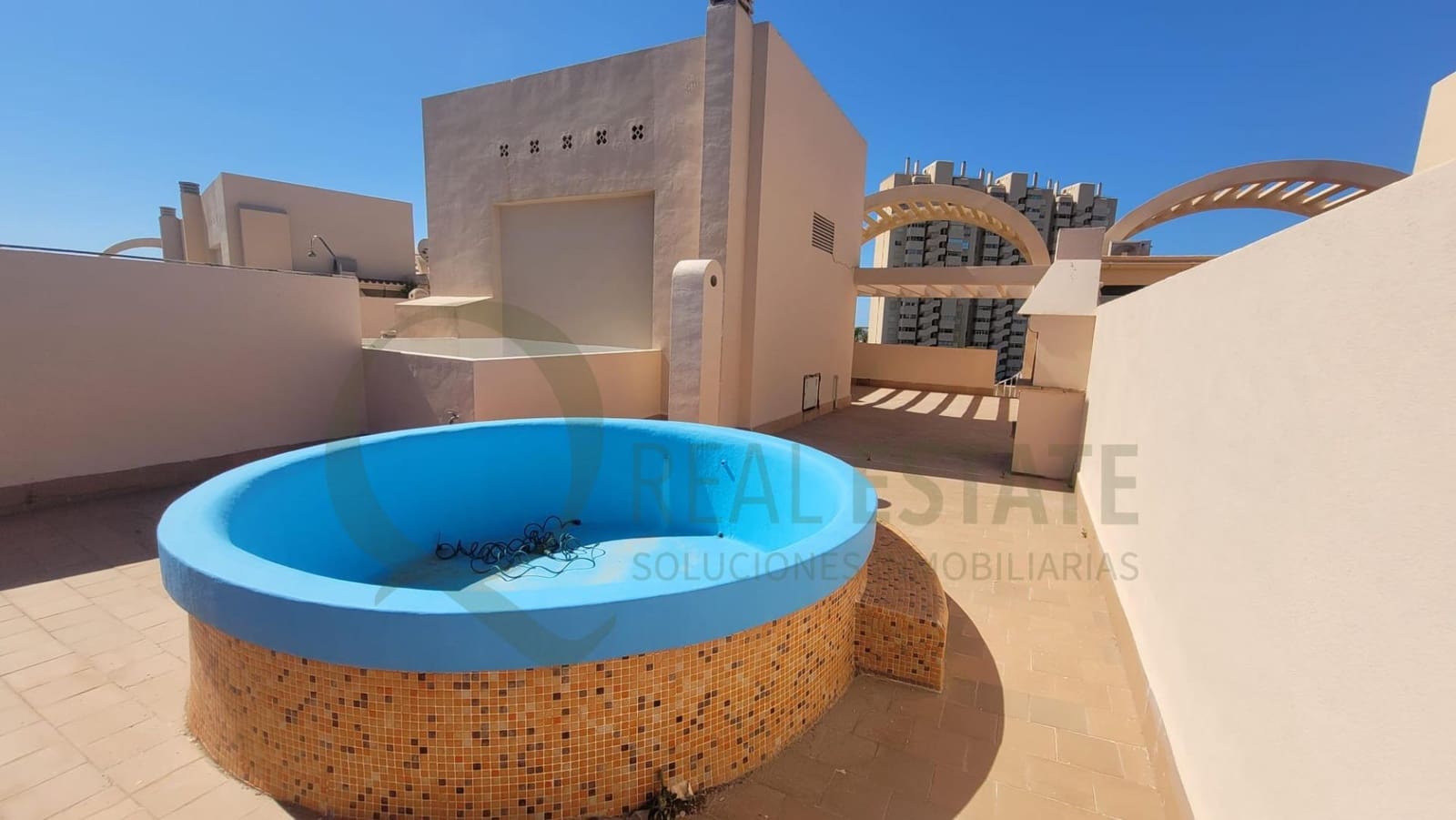 3 sypialnia Penthouse do wynajęcia w Playa de Muchavista z basenem garażem - 1 650 € (Ref: 9804316)