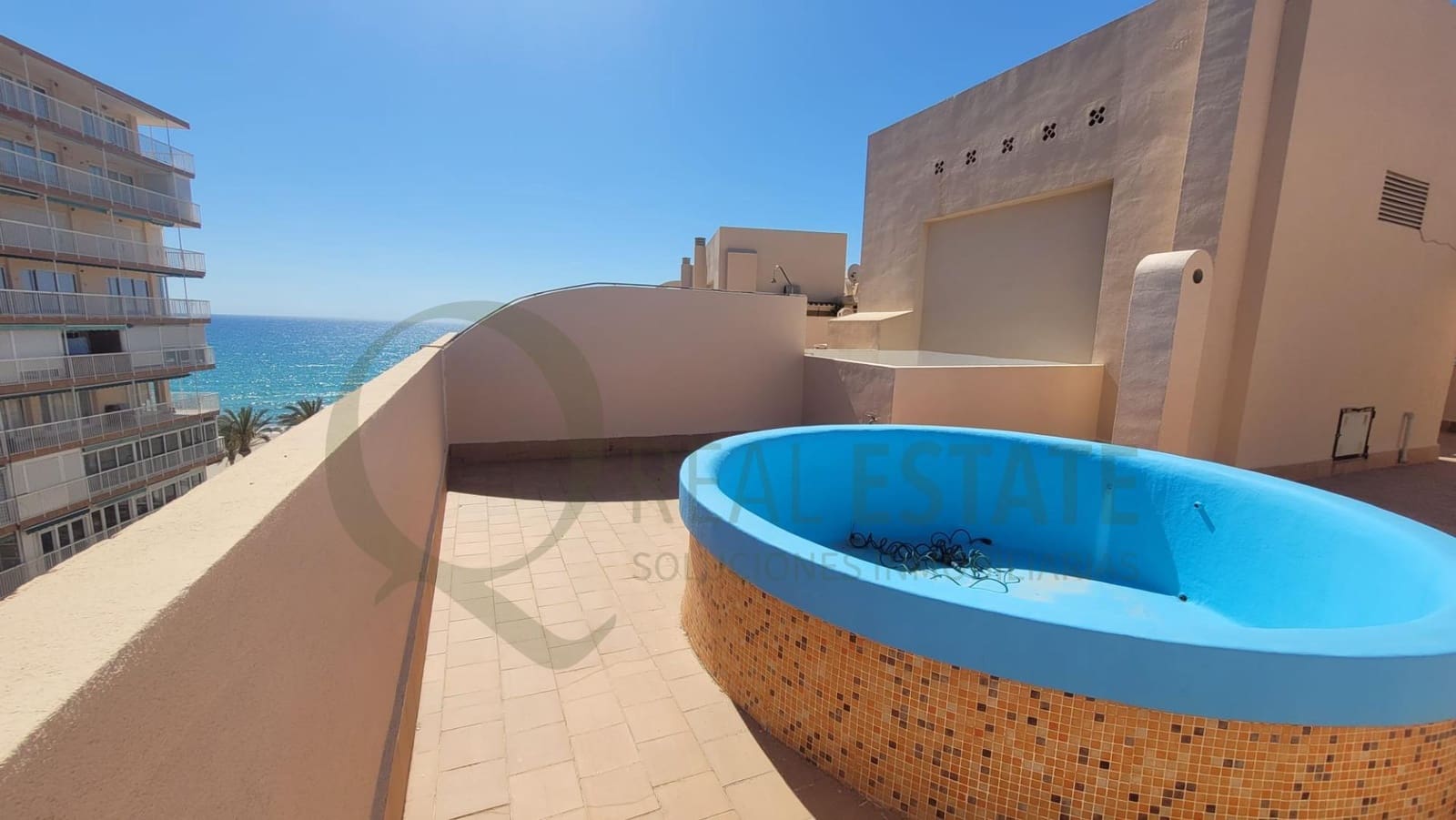 3 sypialnia Penthouse do wynajęcia w Playa de Muchavista z basenem garażem - 1 650 € (Ref: 9804316)