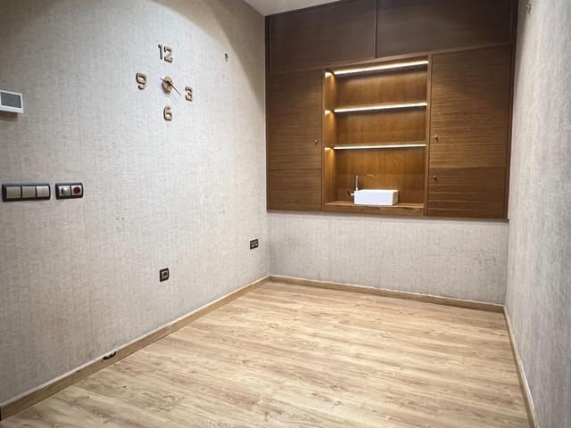 3 bedroom Commercial for rent in Alicante / Alacant city - € 1,500 (Ref: 9806509)