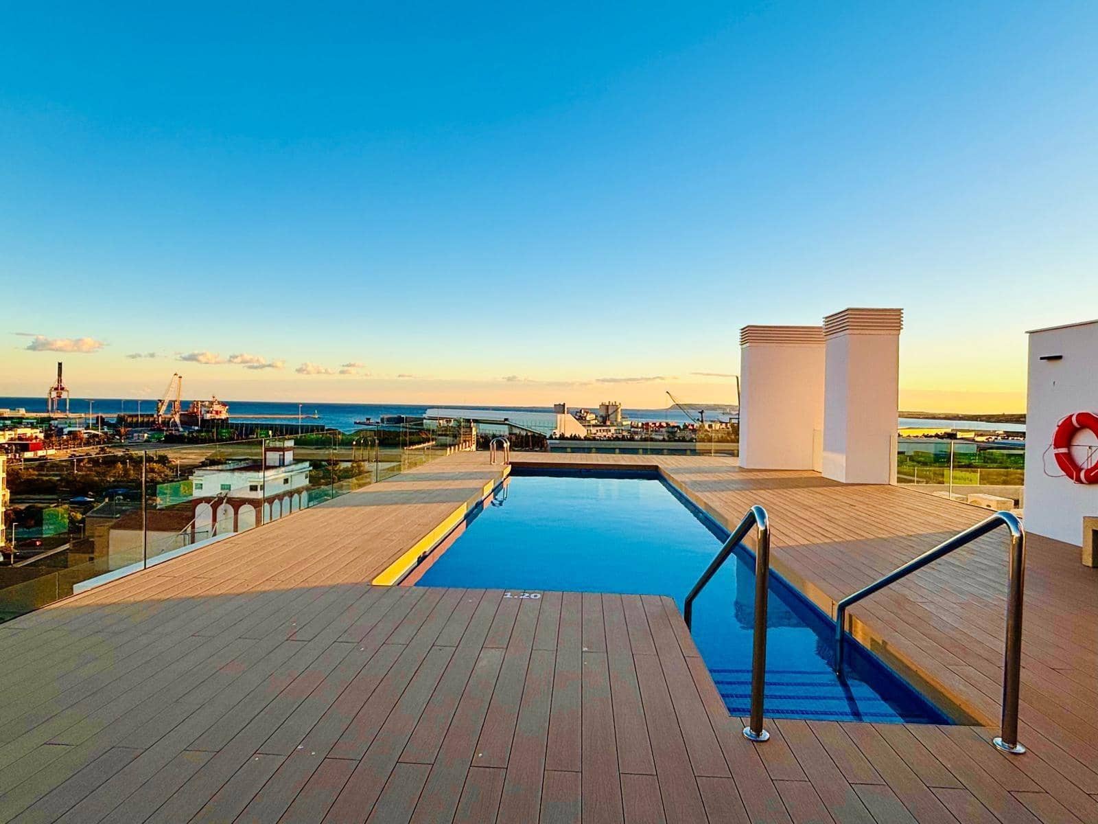 Appartement de 2 chambres à louer à Alicante ville avec piscine garage - 1 700 € (Ref: 9806510)