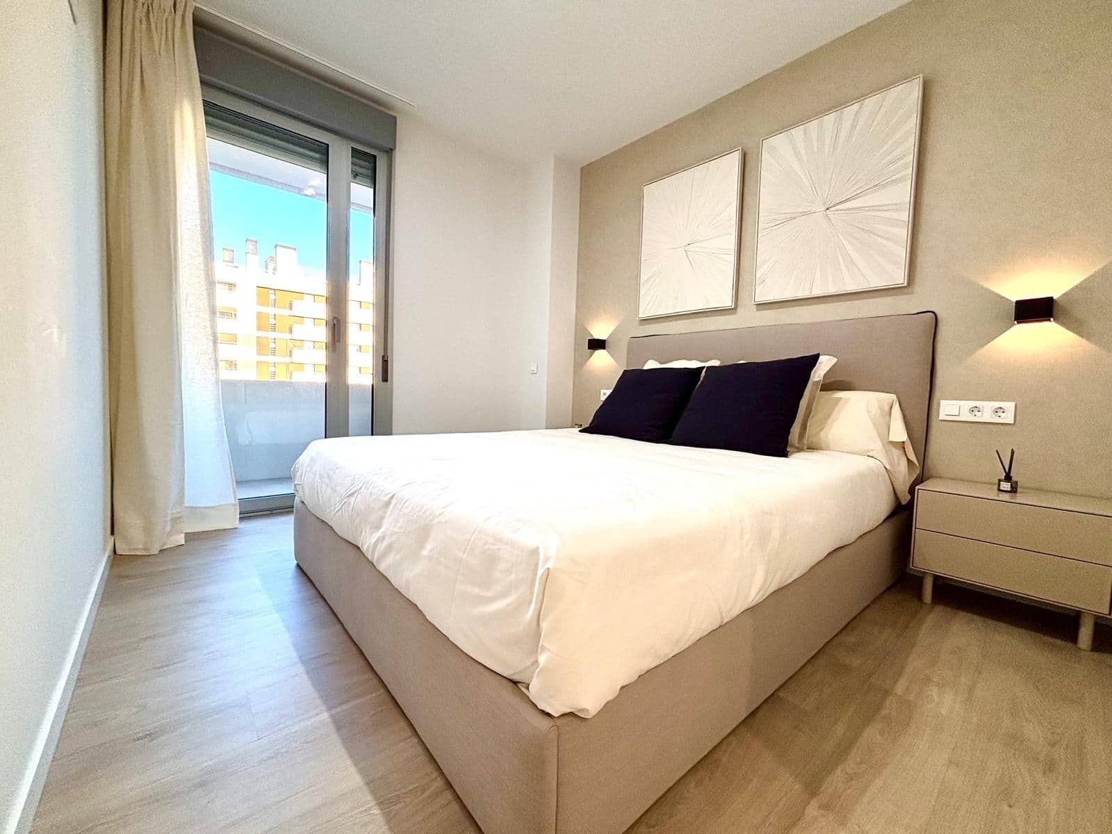 Appartement de 2 chambres à louer à Alicante ville avec piscine garage - 1 700 € (Ref: 9806510)