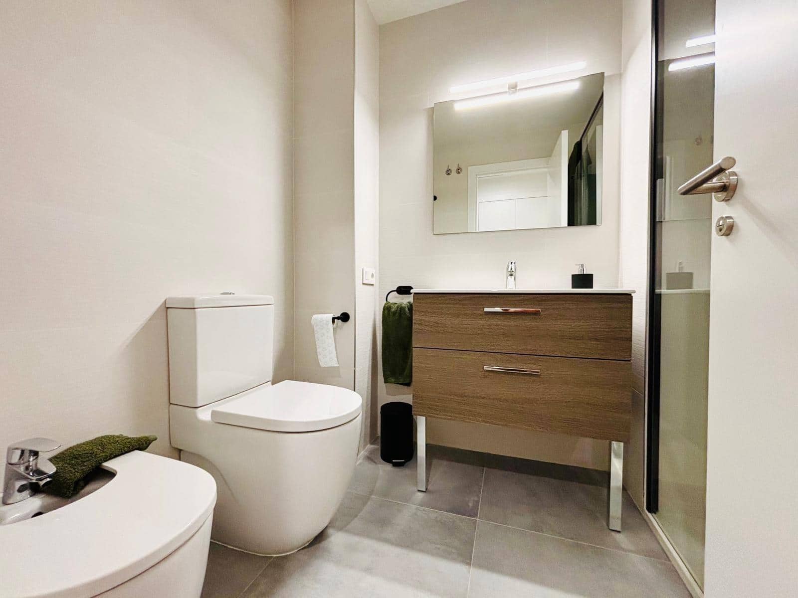 Appartement de 2 chambres à louer à Alicante ville avec piscine garage - 1 700 € (Ref: 9806510)