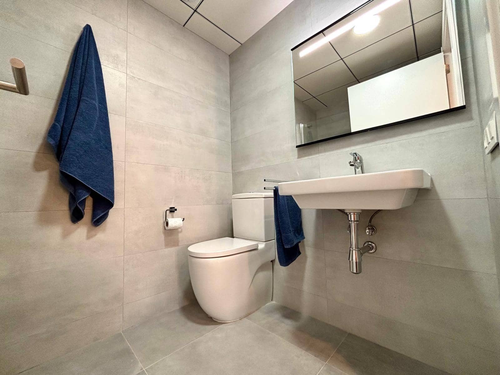 Appartement de 2 chambres à louer à Alicante ville avec piscine garage - 1 700 € (Ref: 9806510)