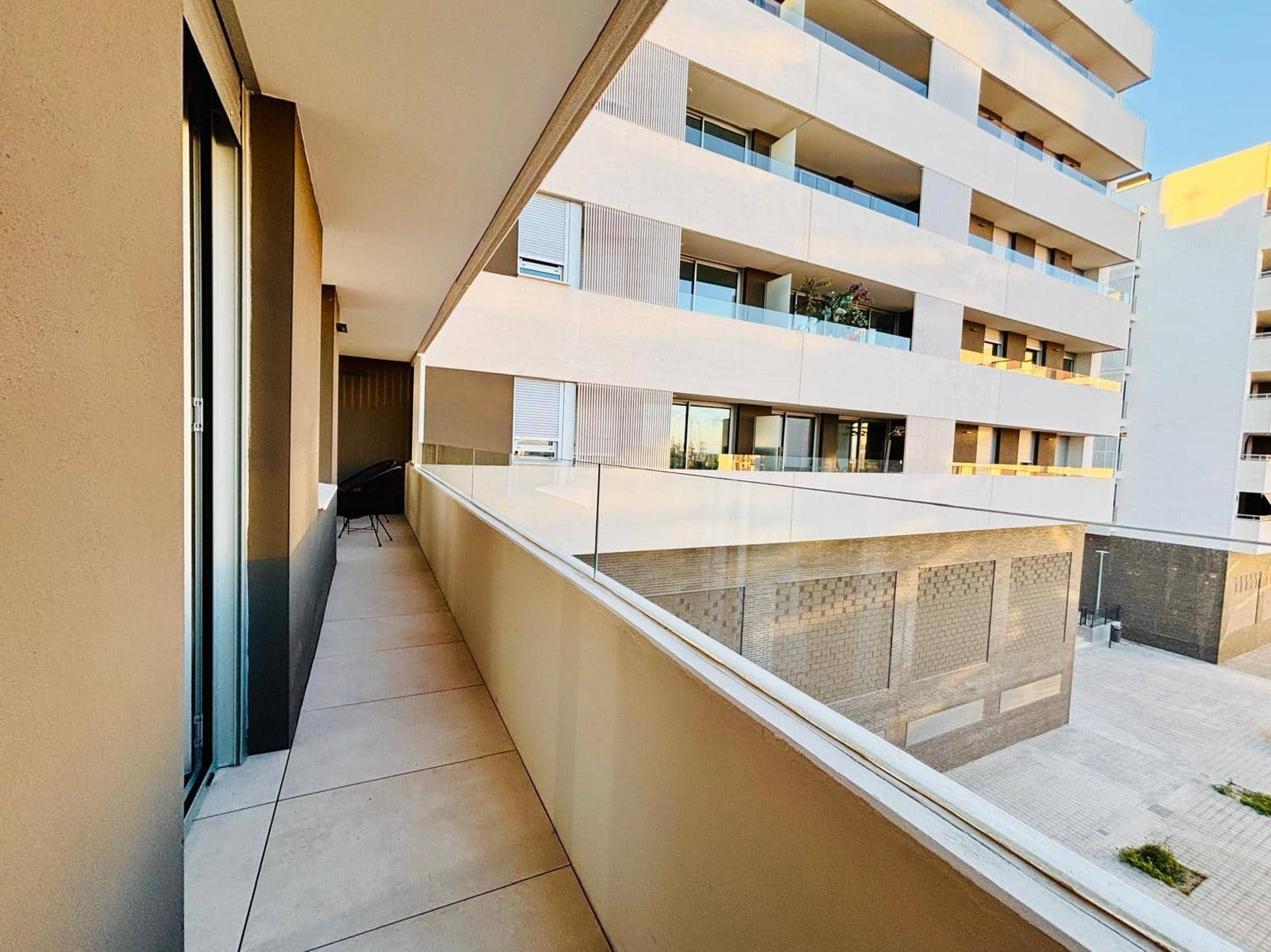 Appartement de 2 chambres à louer à Alicante ville avec piscine garage - 1 700 € (Ref: 9806510)