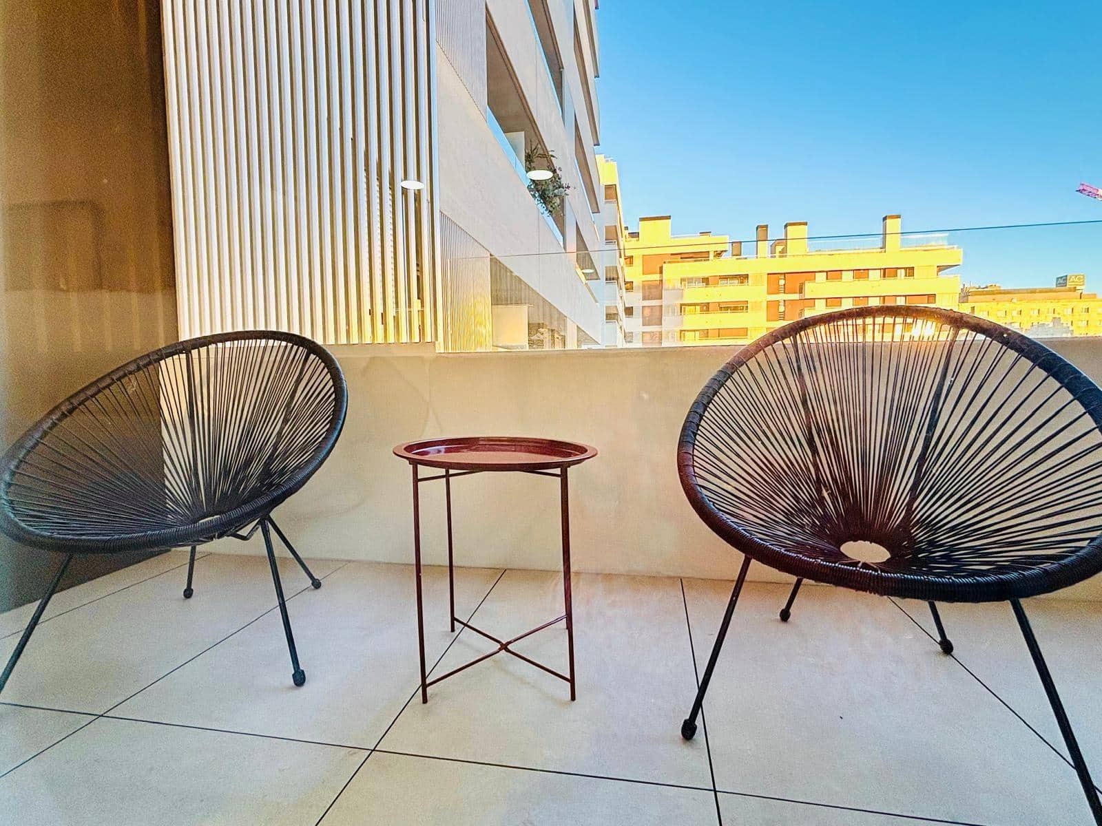 Appartement de 2 chambres à louer à Alicante ville avec piscine garage - 1 700 € (Ref: 9806510)