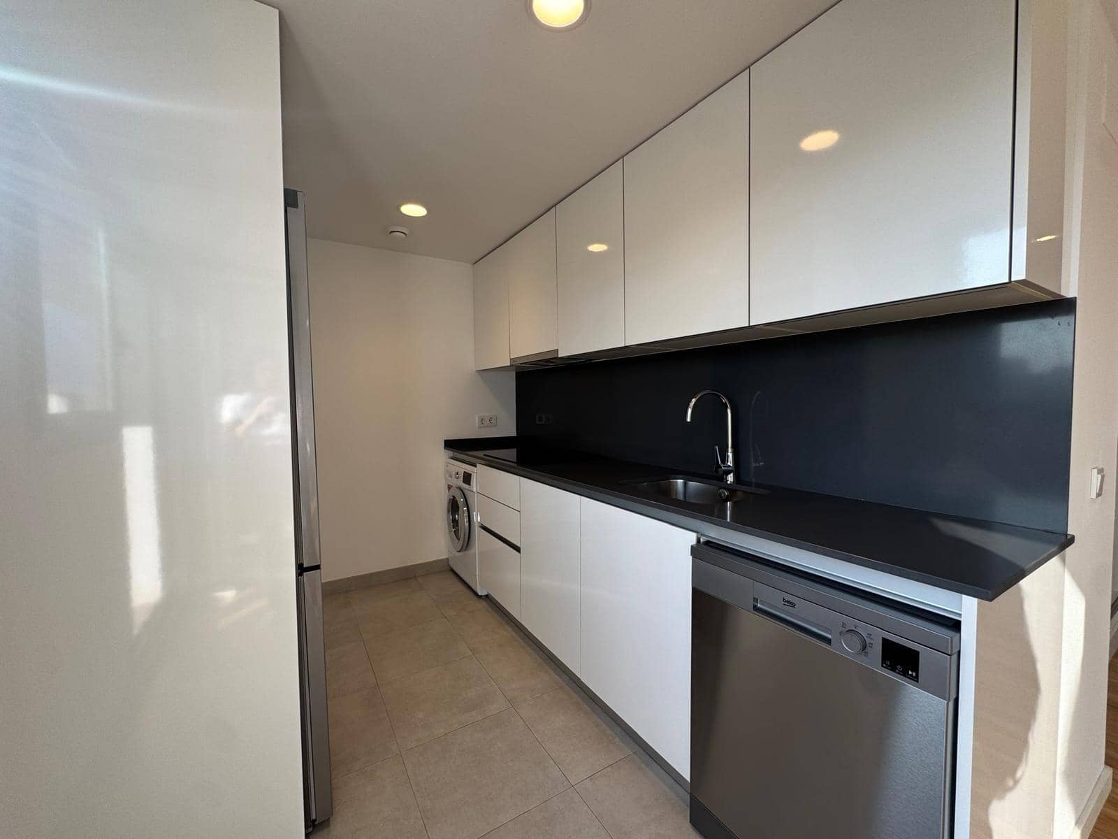 3 makuuhuone Asunto vuokrattavana paikassa Playa de San Juan mukana uima-altaan 
autotalli - 1 900 € (Ref: 9815869)