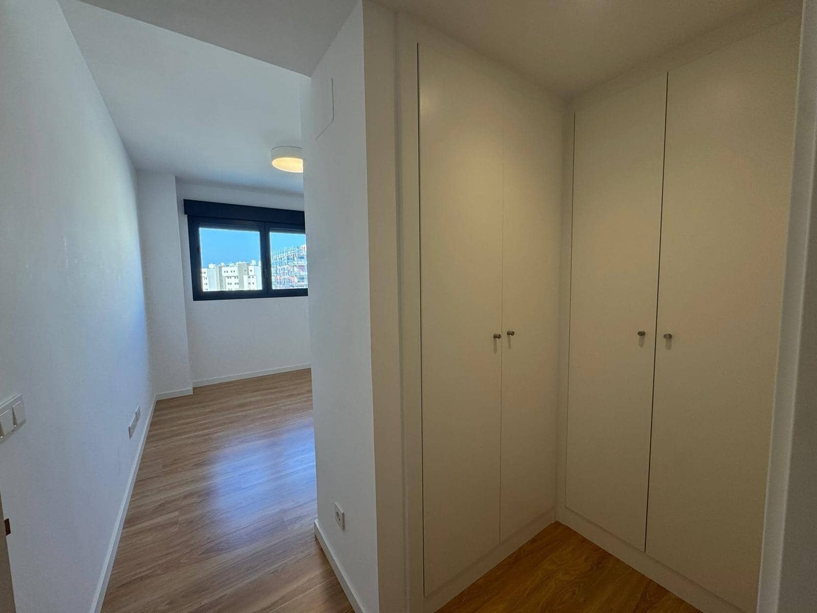 3 makuuhuone Asunto vuokrattavana paikassa Playa de San Juan mukana uima-altaan 
autotalli - 1 900 € (Ref: 9815869)