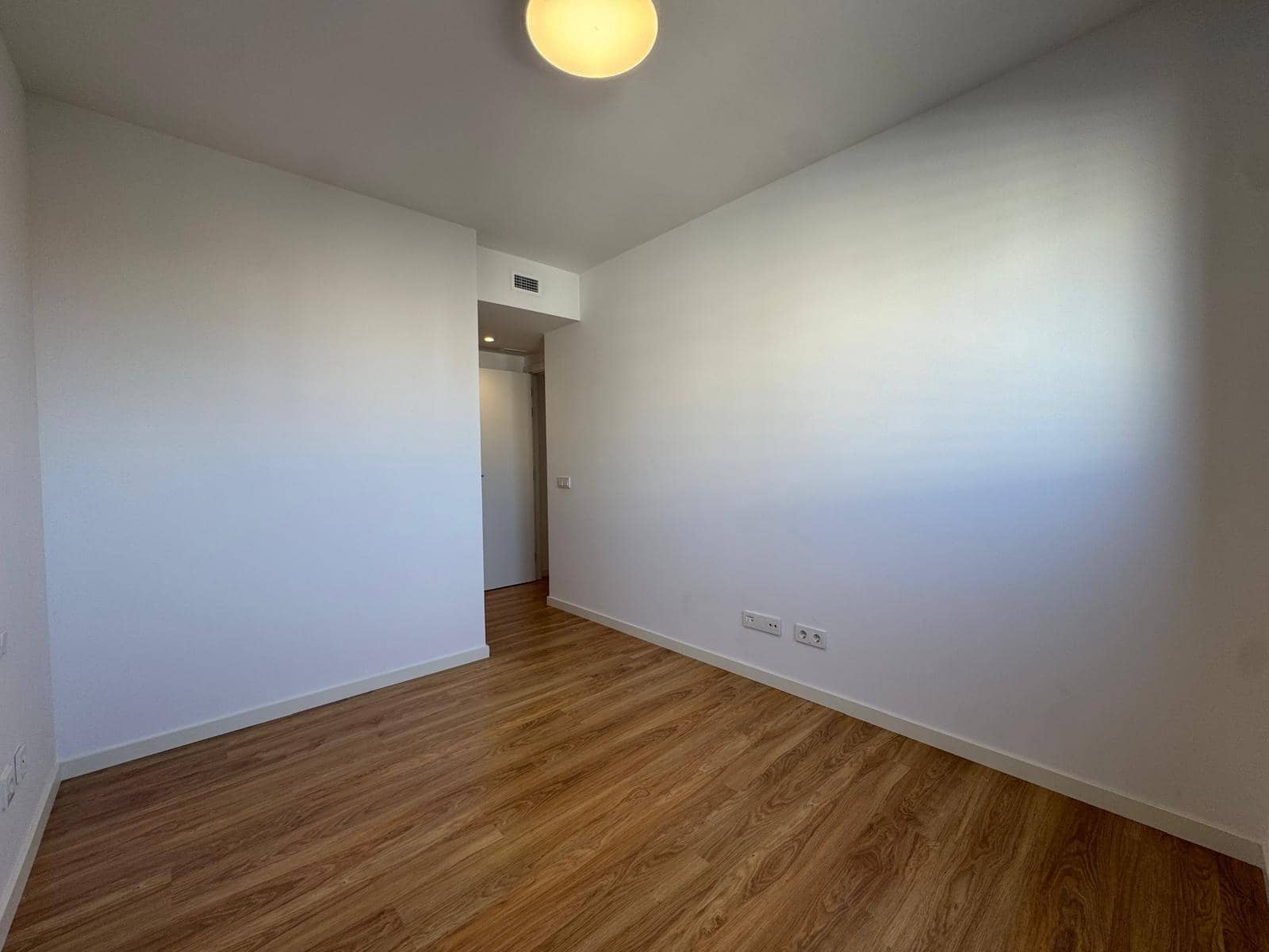 3 makuuhuone Asunto vuokrattavana paikassa Playa de San Juan mukana uima-altaan 
autotalli - 1 900 € (Ref: 9815869)