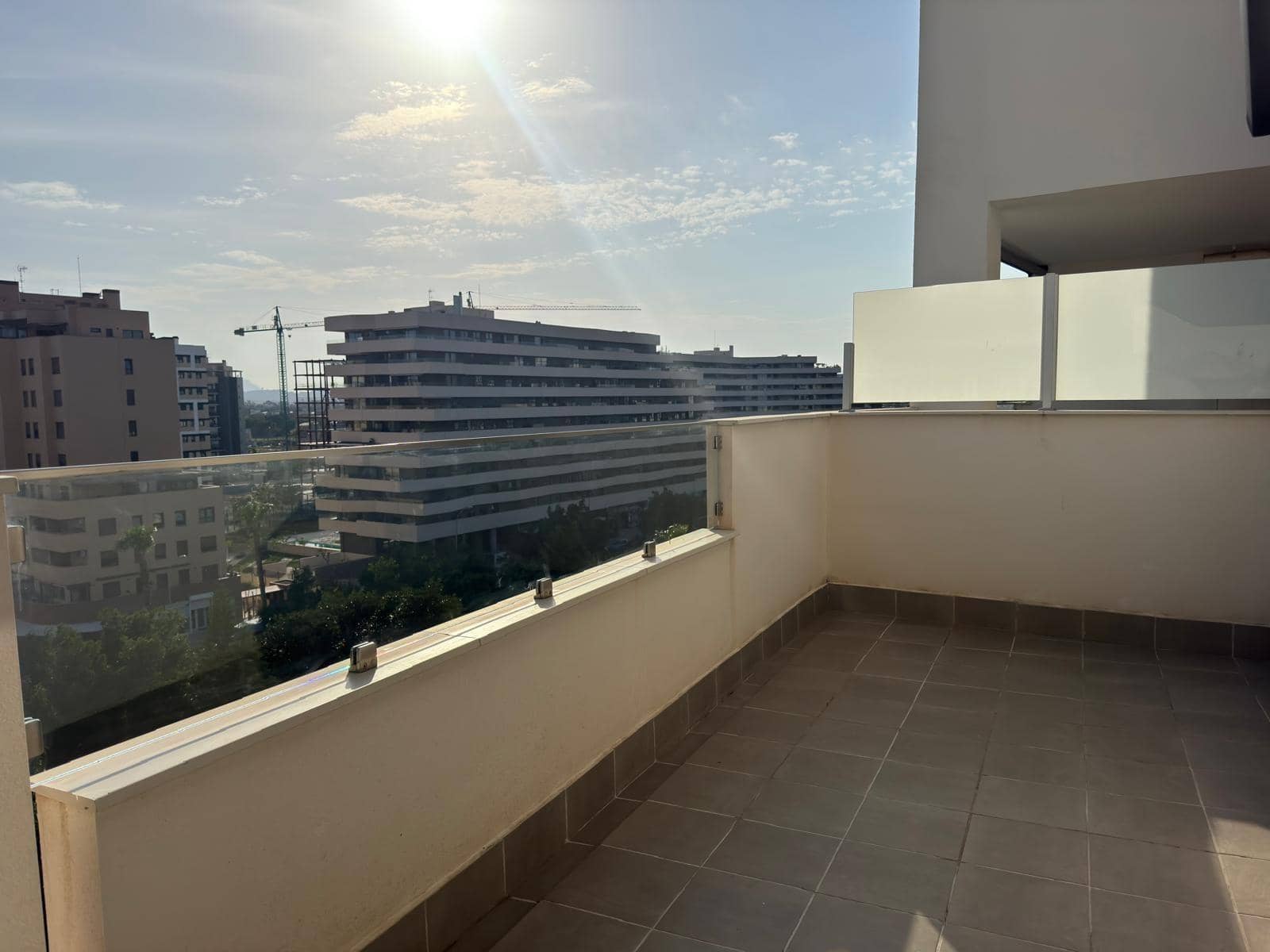 3 makuuhuone Asunto vuokrattavana paikassa Playa de San Juan mukana uima-altaan 
autotalli - 1 900 € (Ref: 9815869)