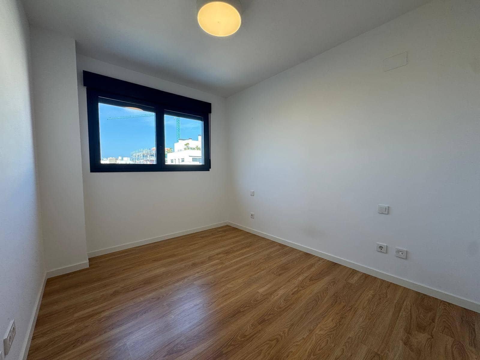 3 makuuhuone Asunto vuokrattavana paikassa Playa de San Juan mukana uima-altaan 
autotalli - 1 900 € (Ref: 9815869)