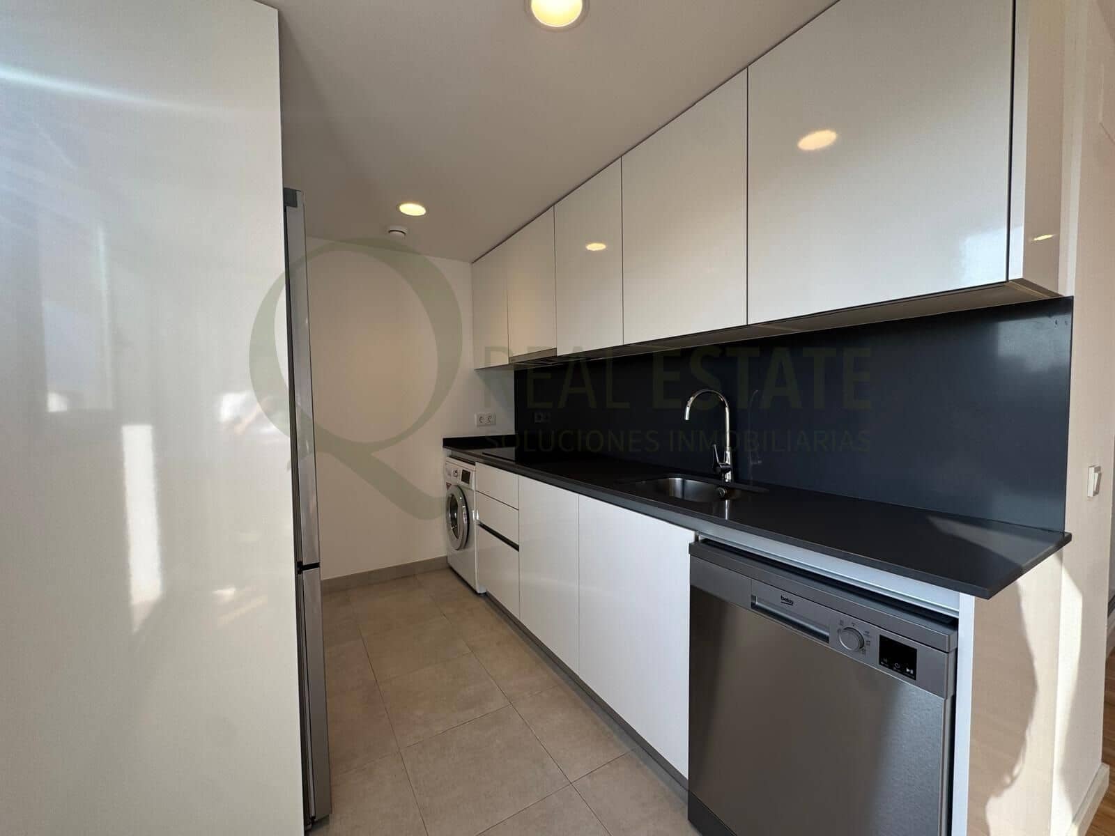 3 bedroom Flat for rent in Playa de San Juan with pool garage - € 1,900 (Ref: 9815869)