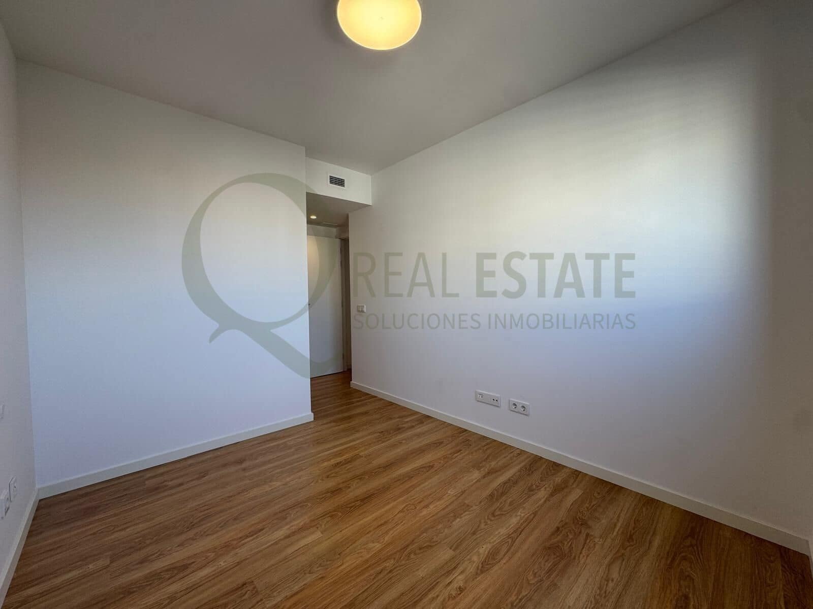 3 bedroom Flat for rent in Playa de San Juan with pool garage - € 1,900 (Ref: 9815869)