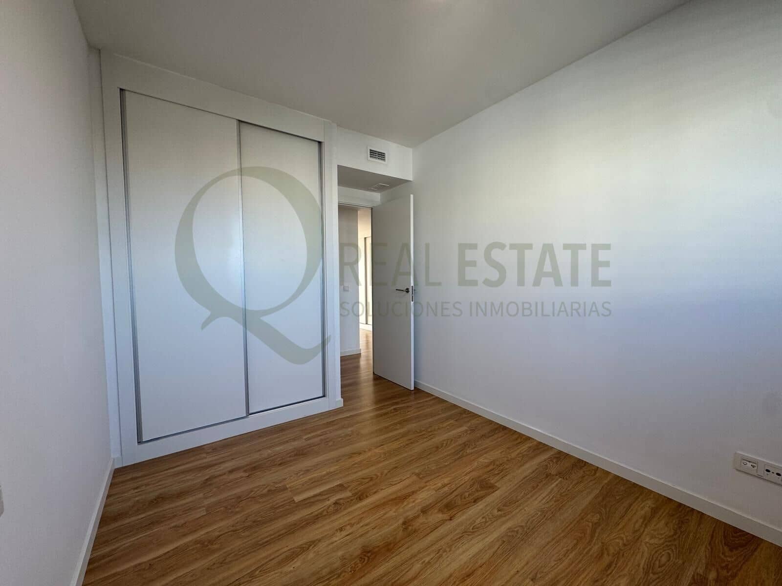 3 bedroom Flat for rent in Playa de San Juan with pool garage - € 1,900 (Ref: 9815869)