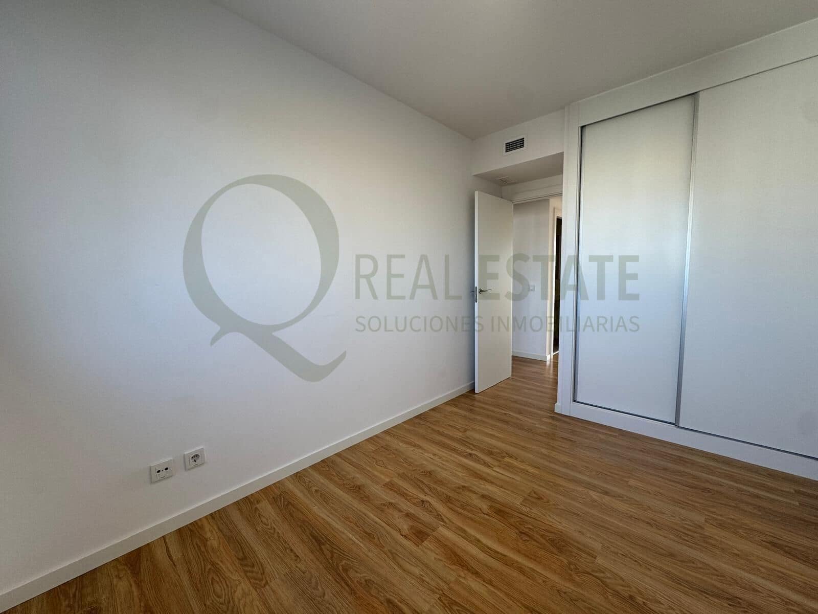3 bedroom Flat for rent in Playa de San Juan with pool garage - € 1,900 (Ref: 9815869)