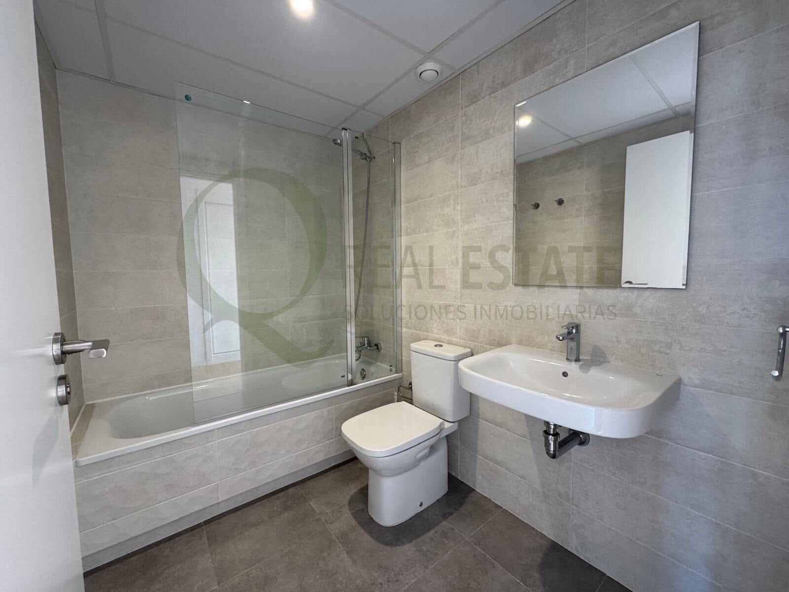 3 bedroom Flat for rent in Playa de San Juan with pool garage - € 1,900 (Ref: 9815869)
