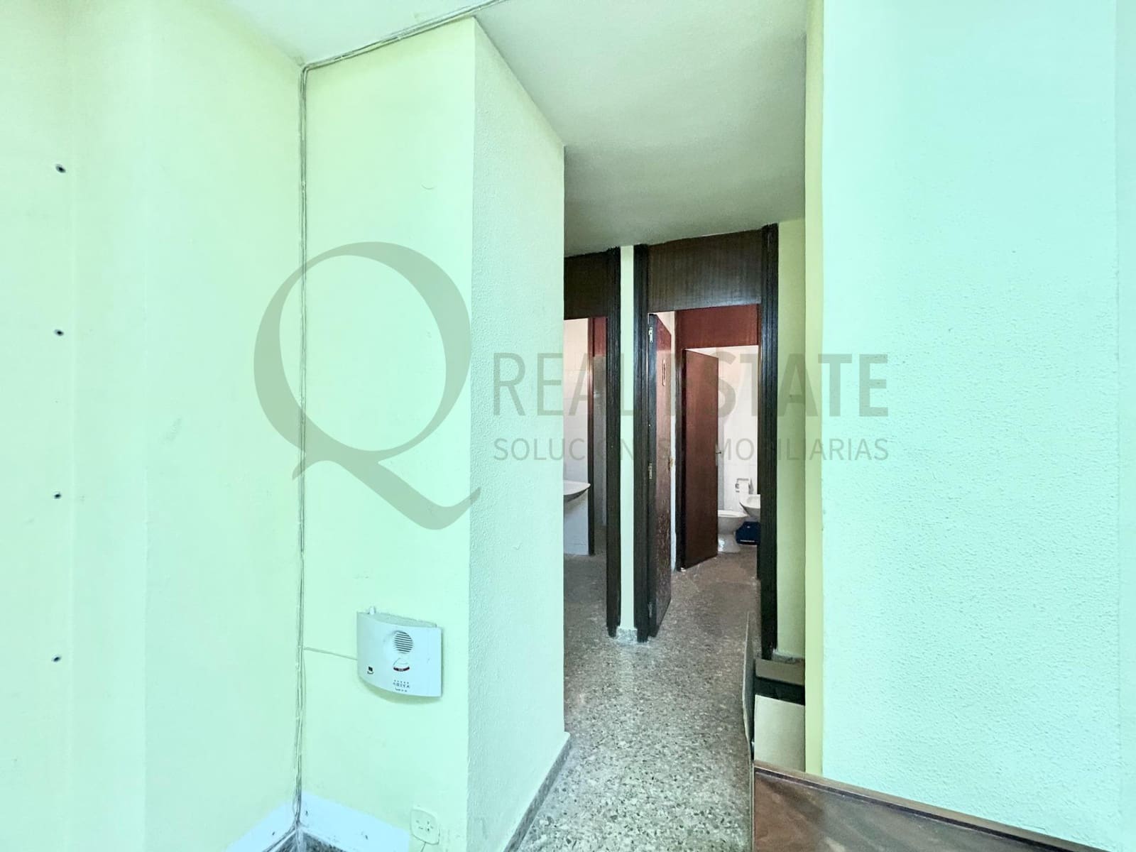 Kontor til salgs i Alicante by - € 95 000 (Ref: 9815870)