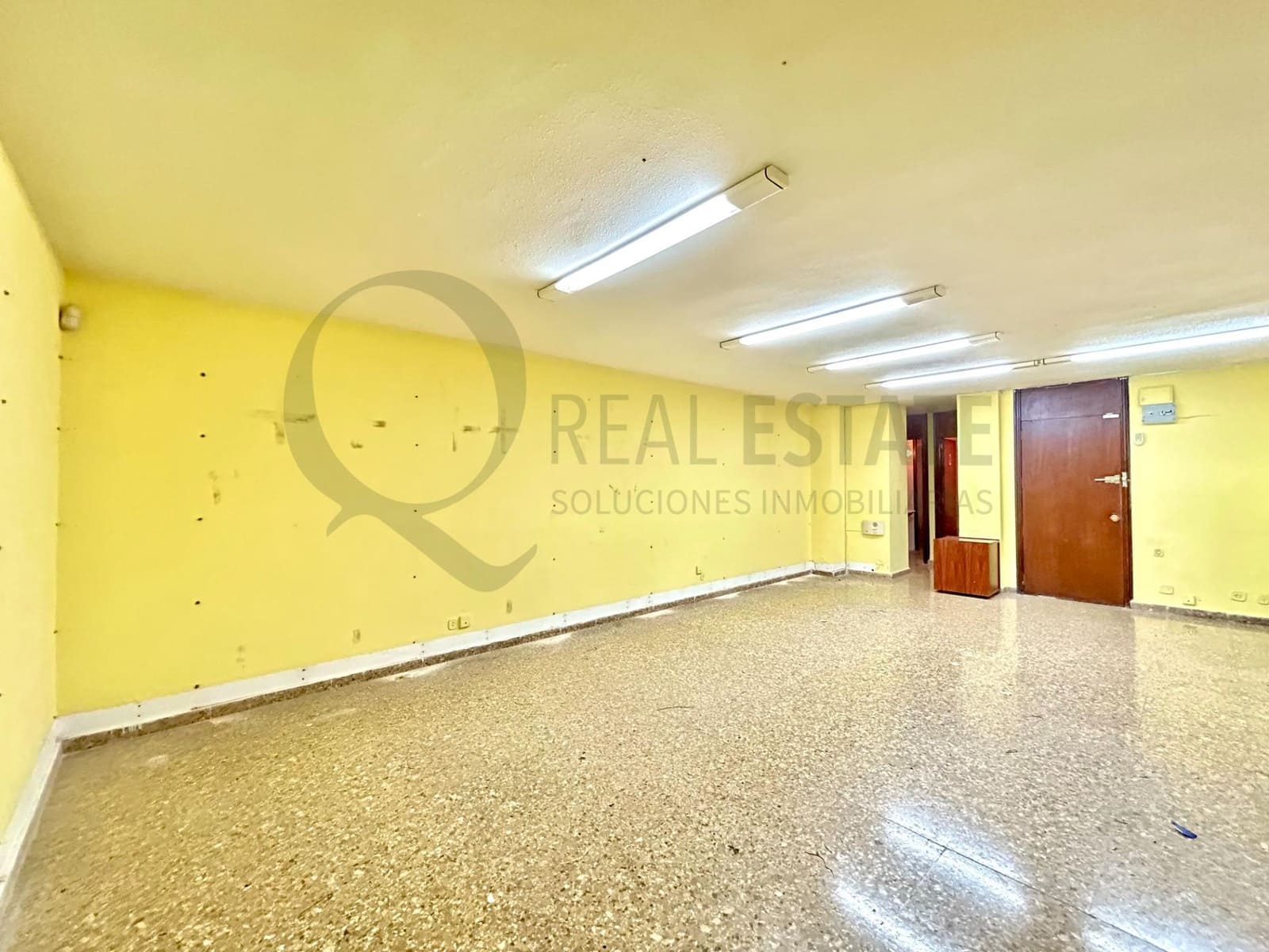 Kontor til salgs i Alicante by - € 95 000 (Ref: 9815870)