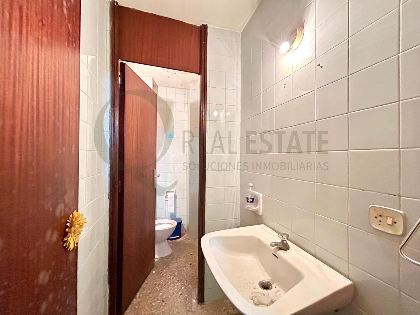 Kontor til salgs i Alicante by - € 95 000 (Ref: 9815870)