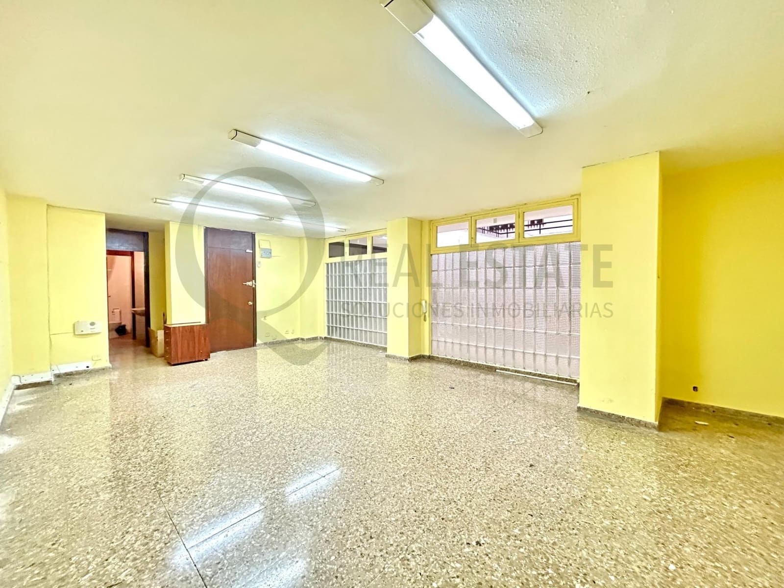 Kontor til salgs i Alicante by - € 95 000 (Ref: 9815870)